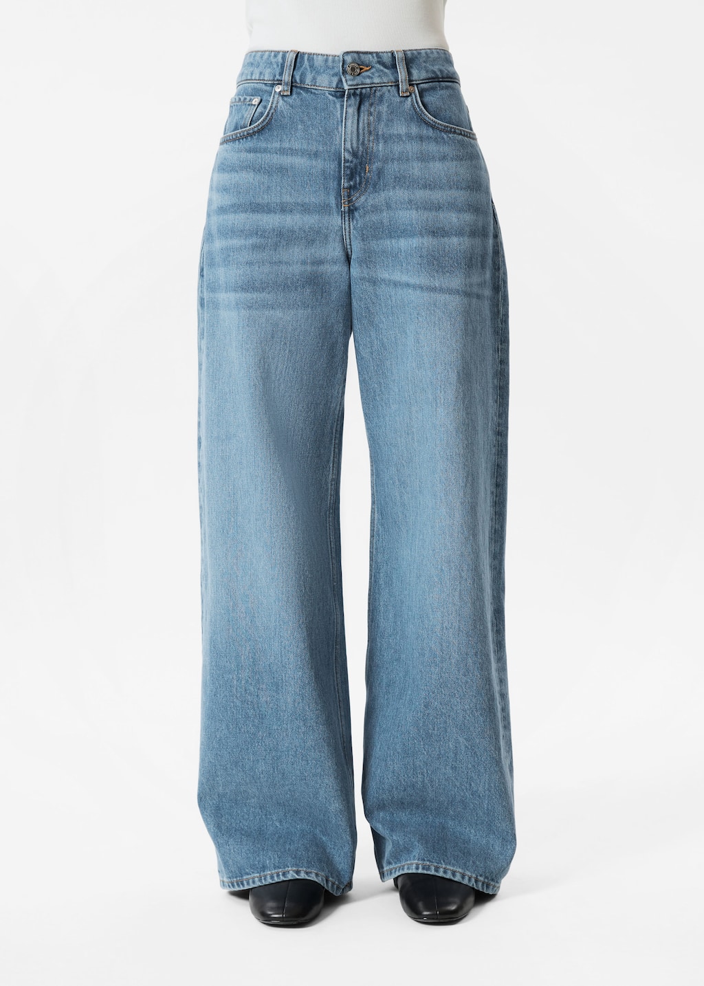 Długie szerokie jeansy – Niebieski – Lookbook