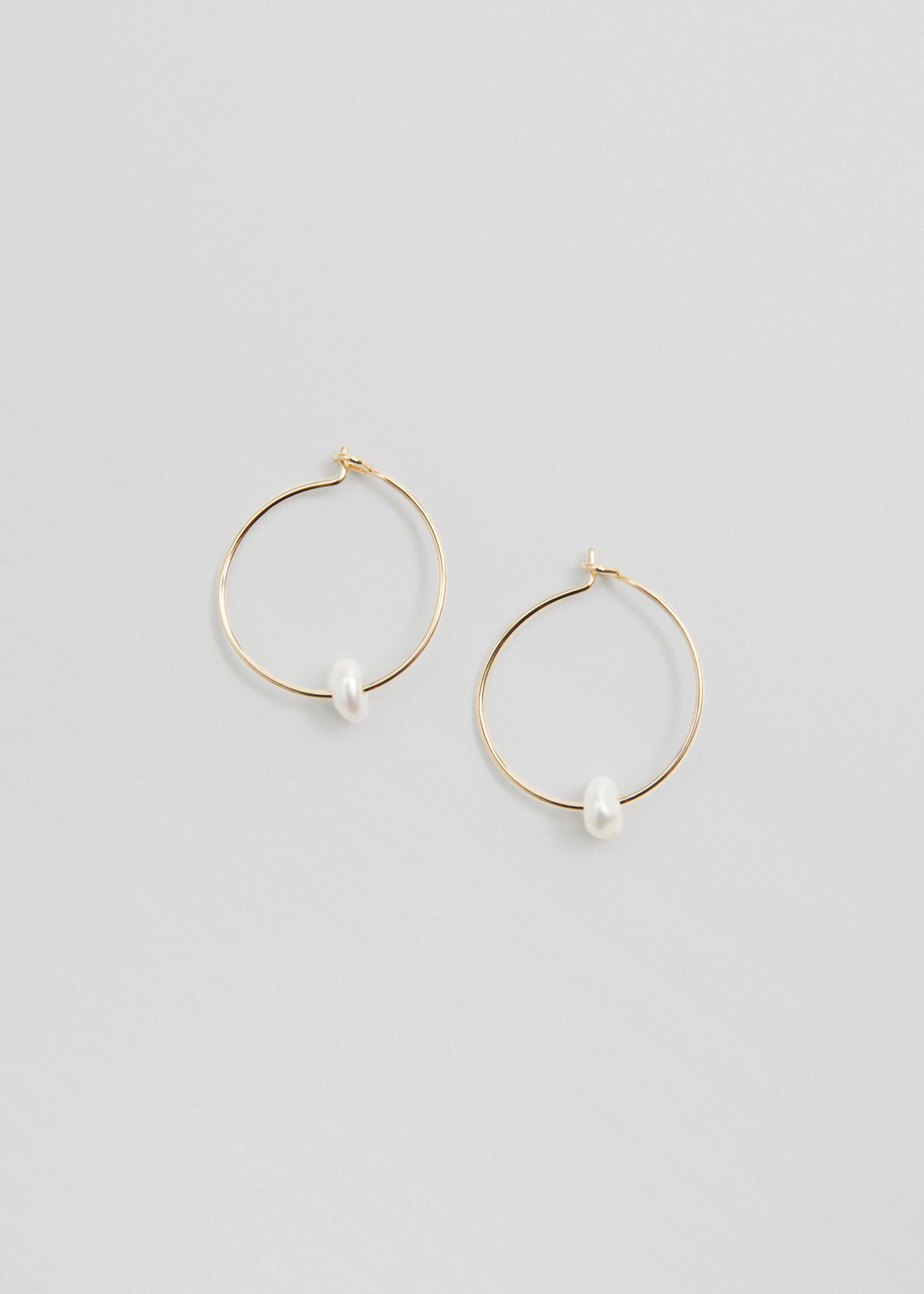 Pearl Pendant Mini Hoop Earrings - Gold - Natura morta