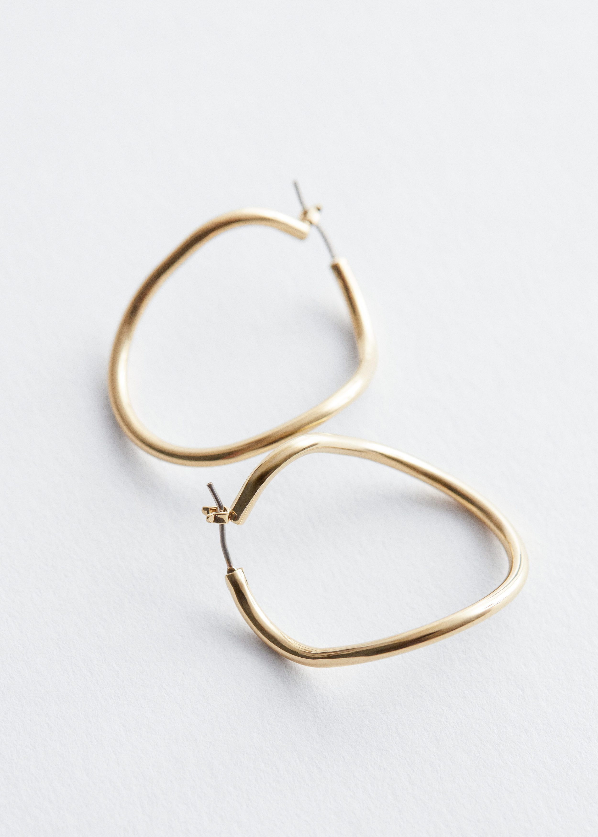 Delicate Hoop Earrings - {{variantName}} - Descriptive Detail