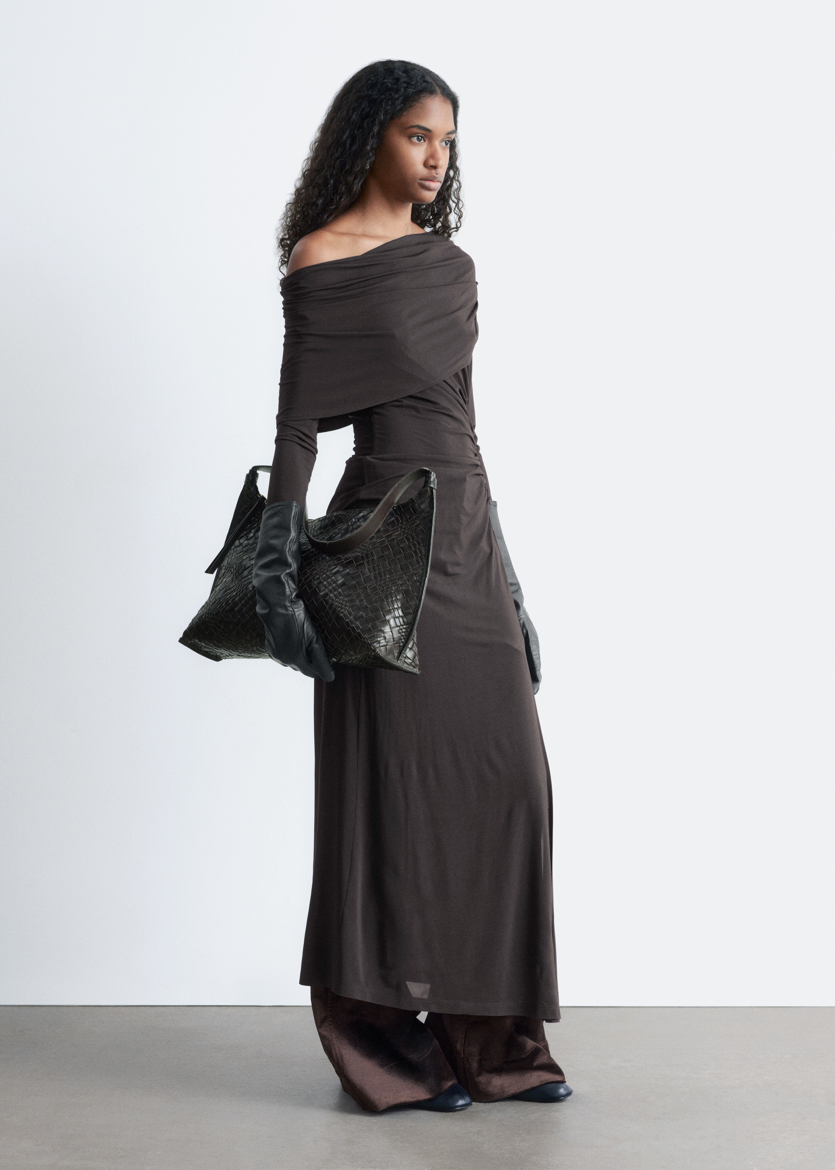 Draperad midiklänning - Mörkbrun