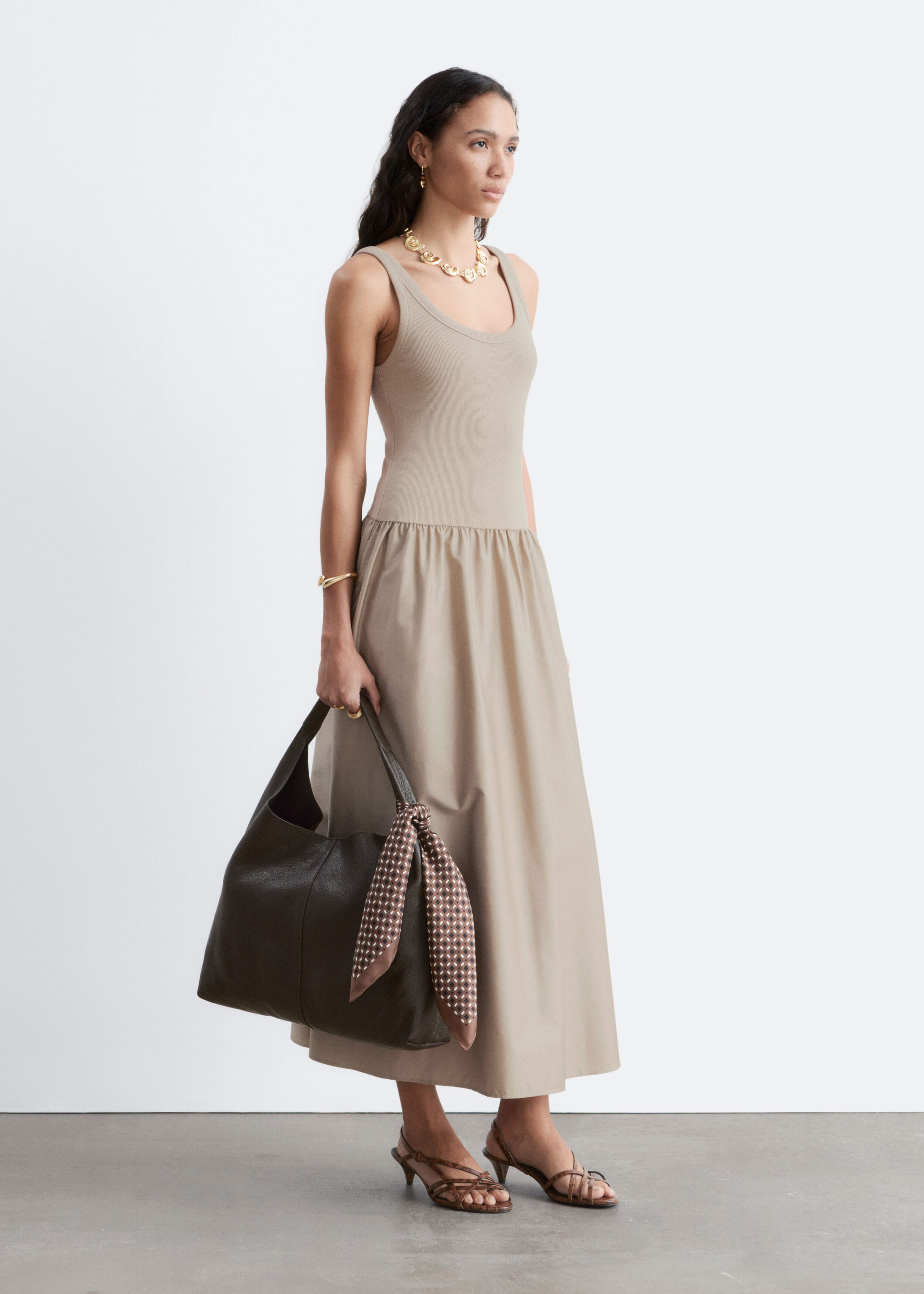 Midikleid mit Tanktop-Oberteil - Beige - Stillleben