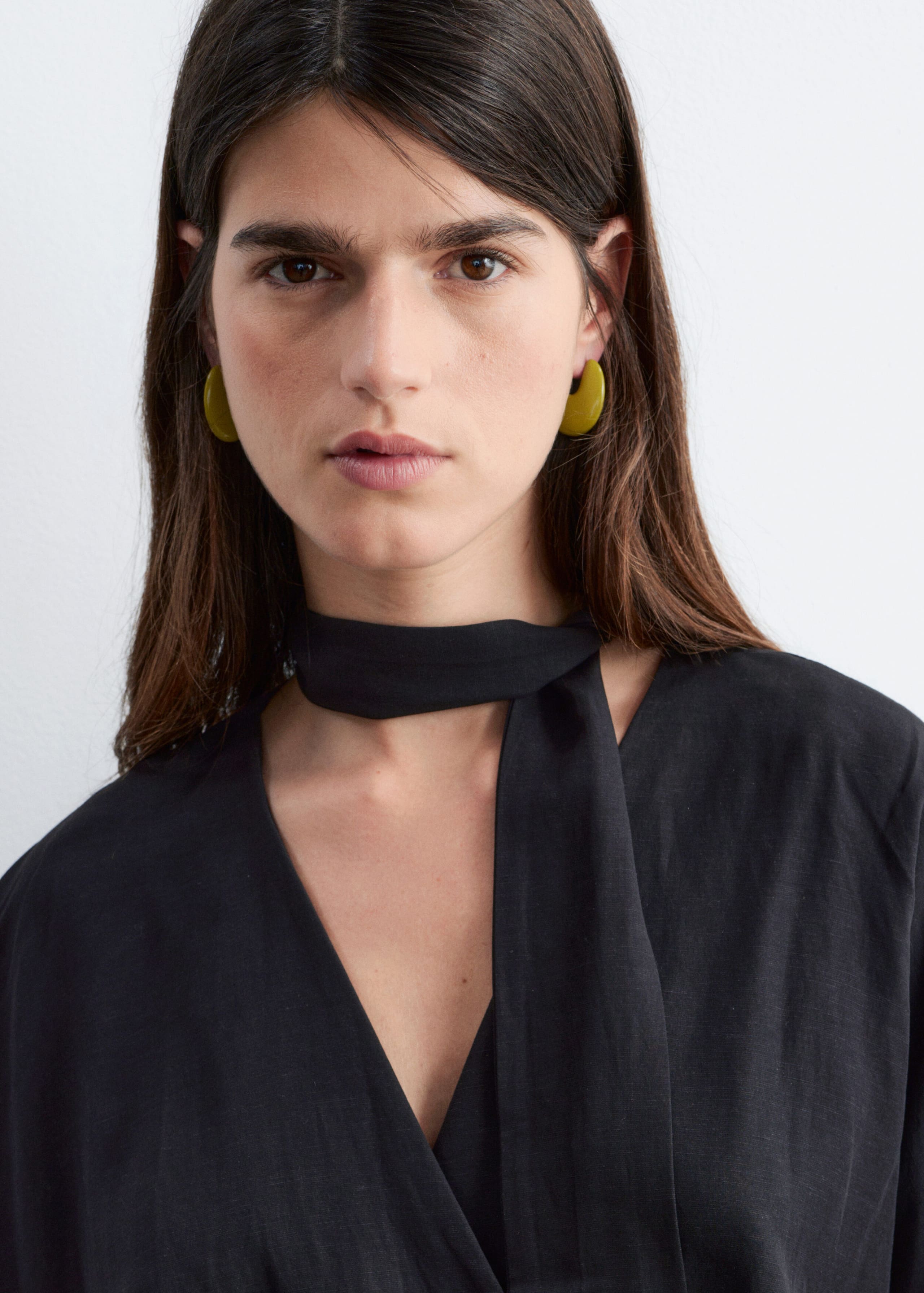 Mini-Wickelkleid mit Schal - Weiß - Lookbook