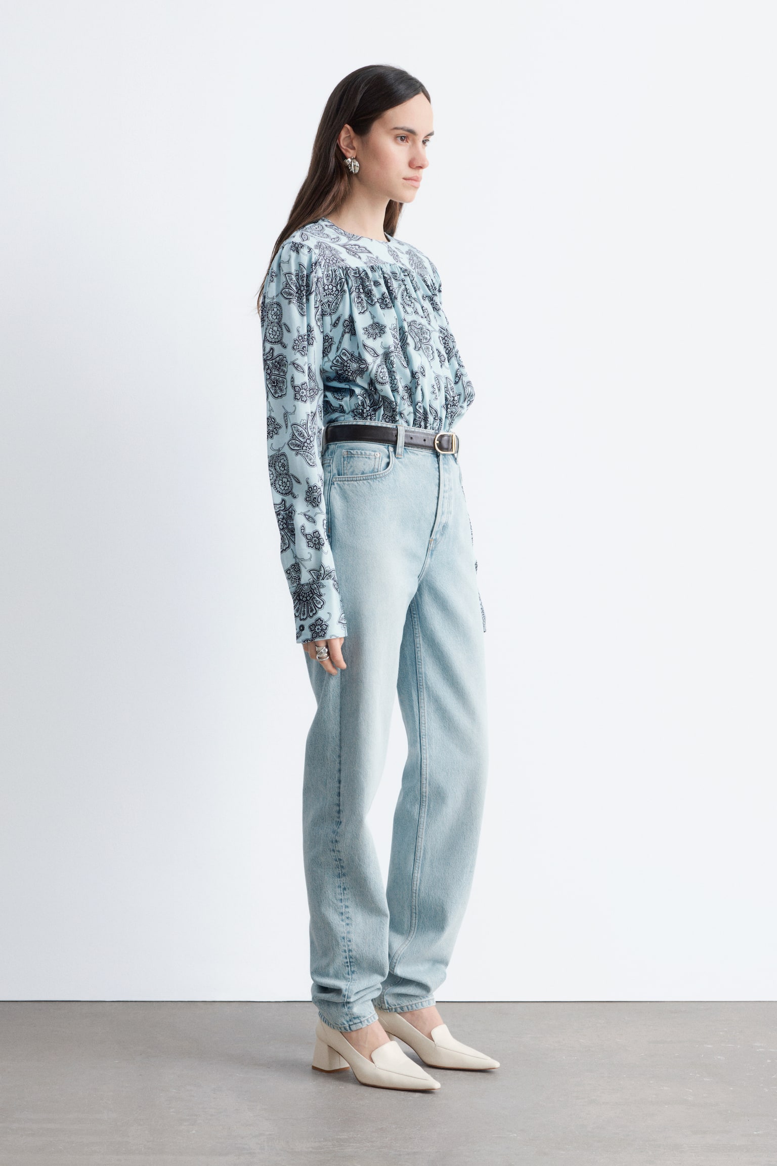 Blusa con arricciature - Motivo cashmere azzurro/Beige - 5