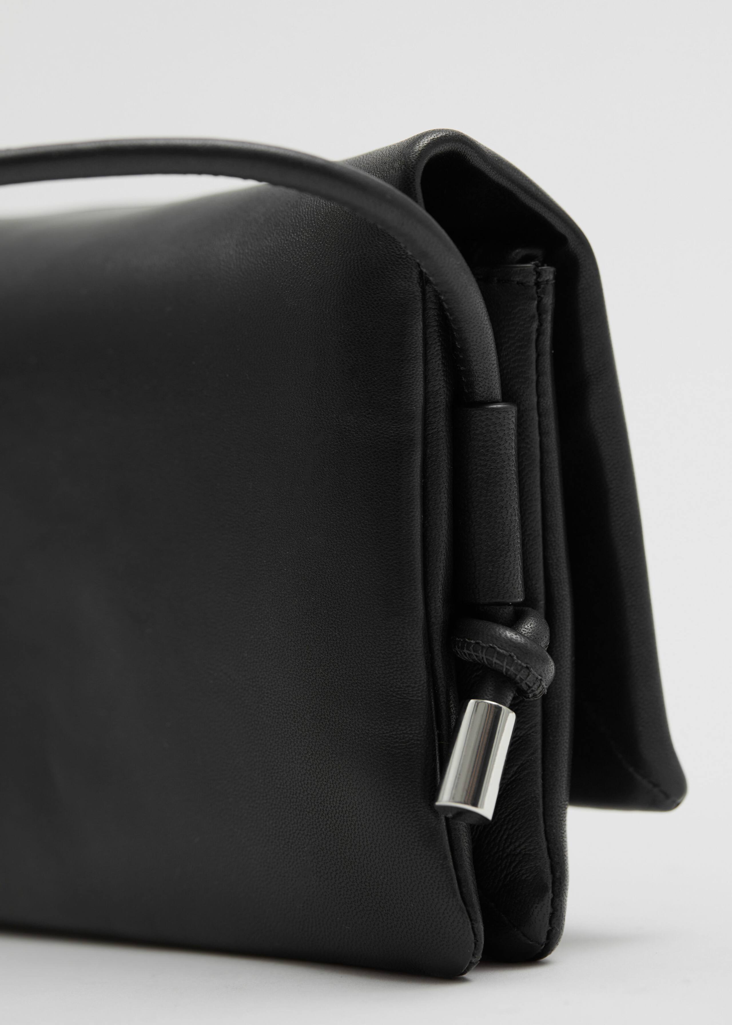 Borsa a tracolla in pelle - {{variantName}} - Descrizione dettagliata