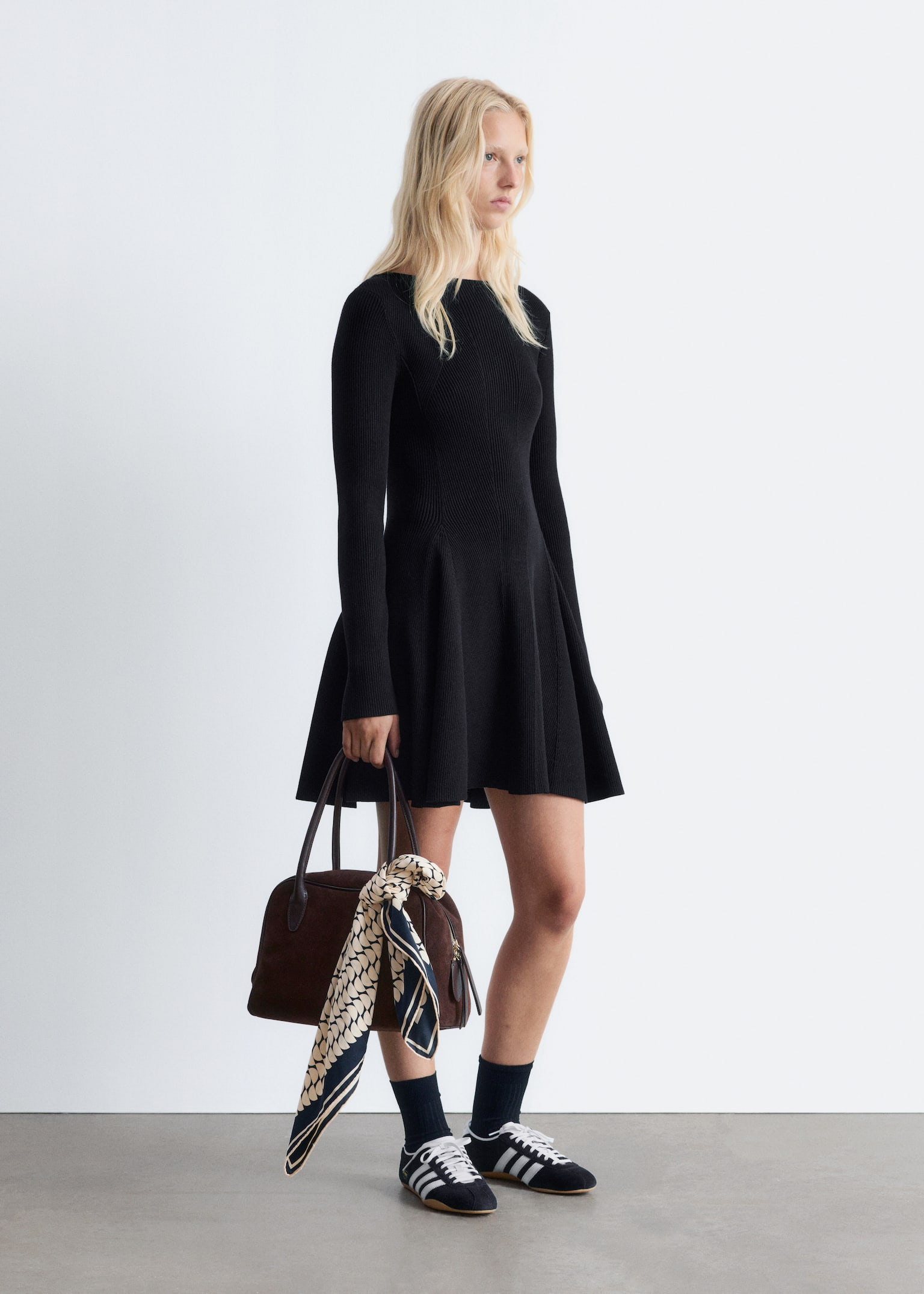Robe courte en maille côtelée - Noir - 4