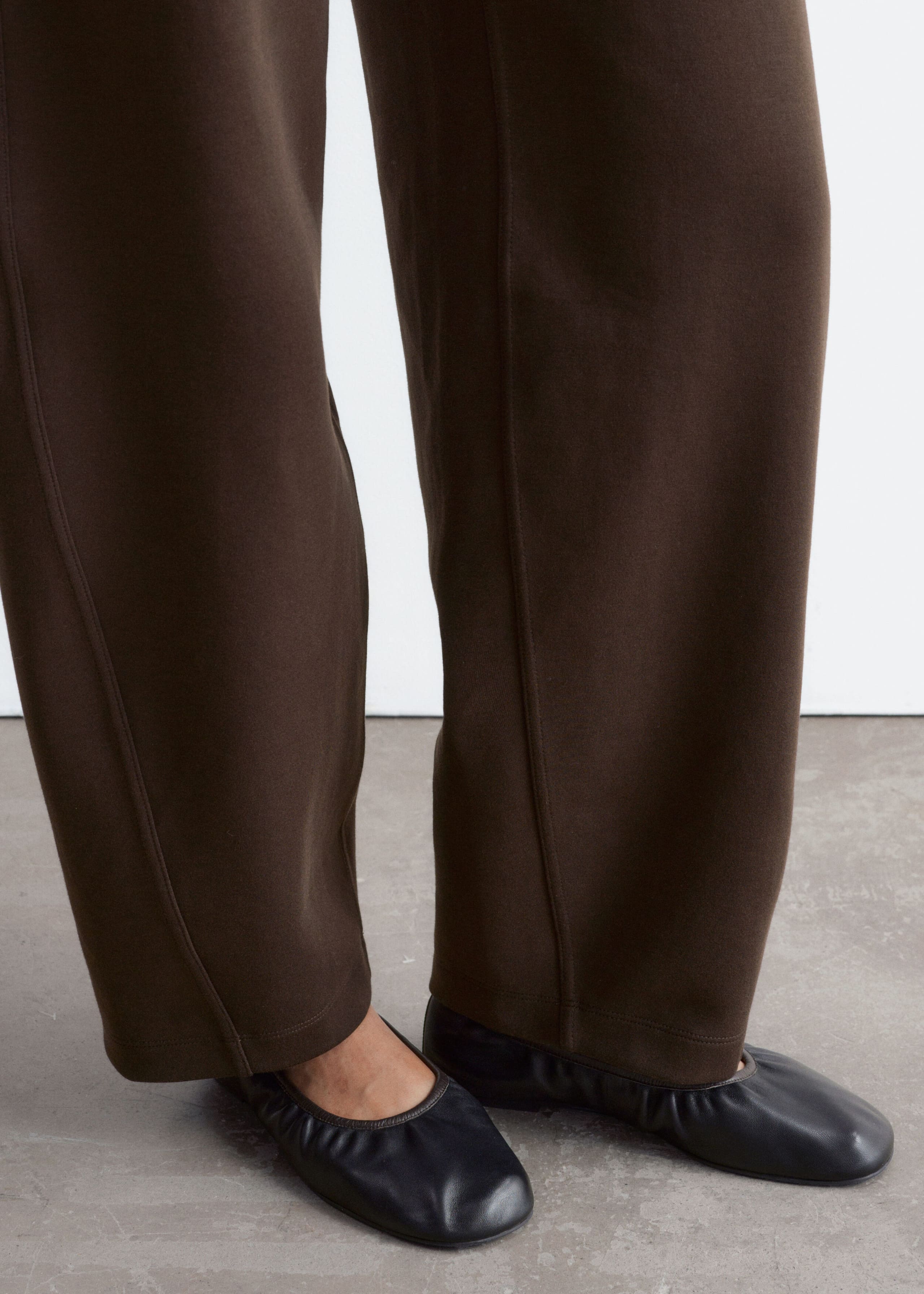 Scuba Jersey Trousers - Dark Brown - Lookbook