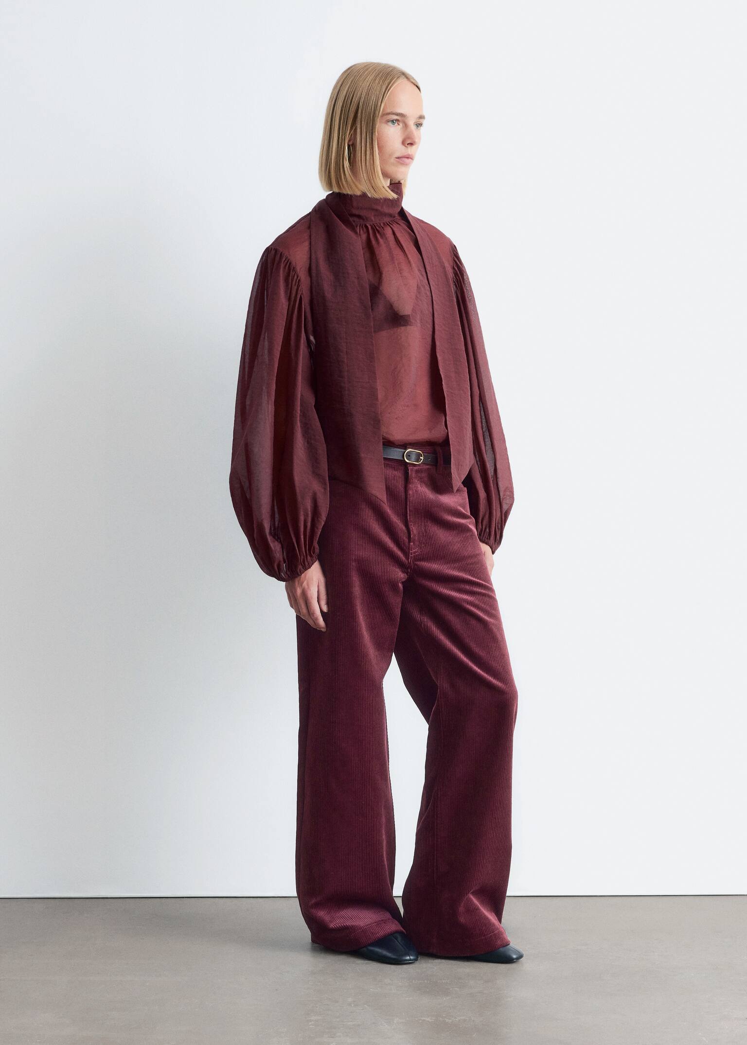 Bluse mit Puffärmeln und Schleifendetail - Weinrot - 4