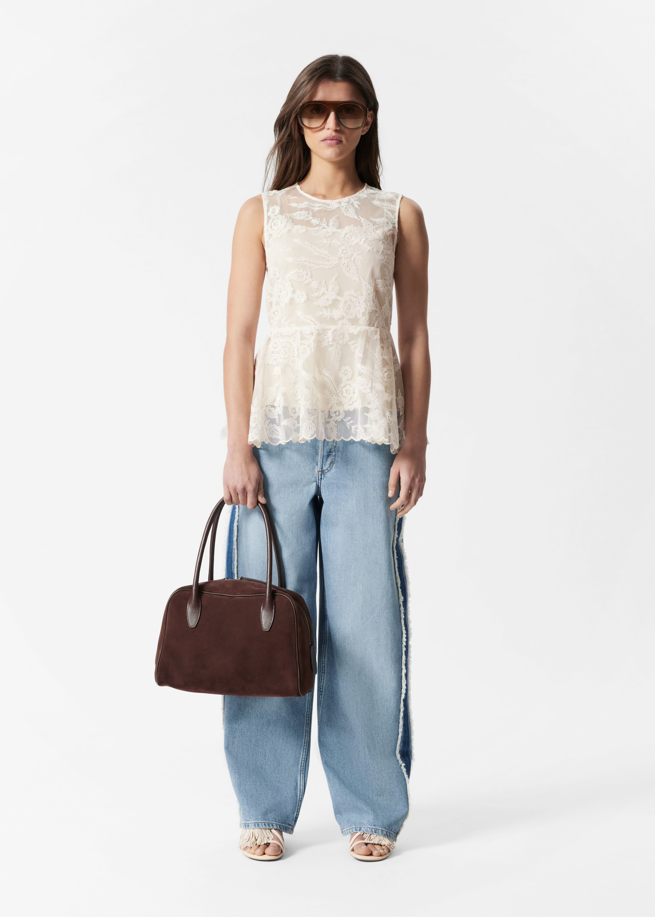 Visa större bild: Peplumtopp i spets - Crèmevit - DAM | H&M SE 2