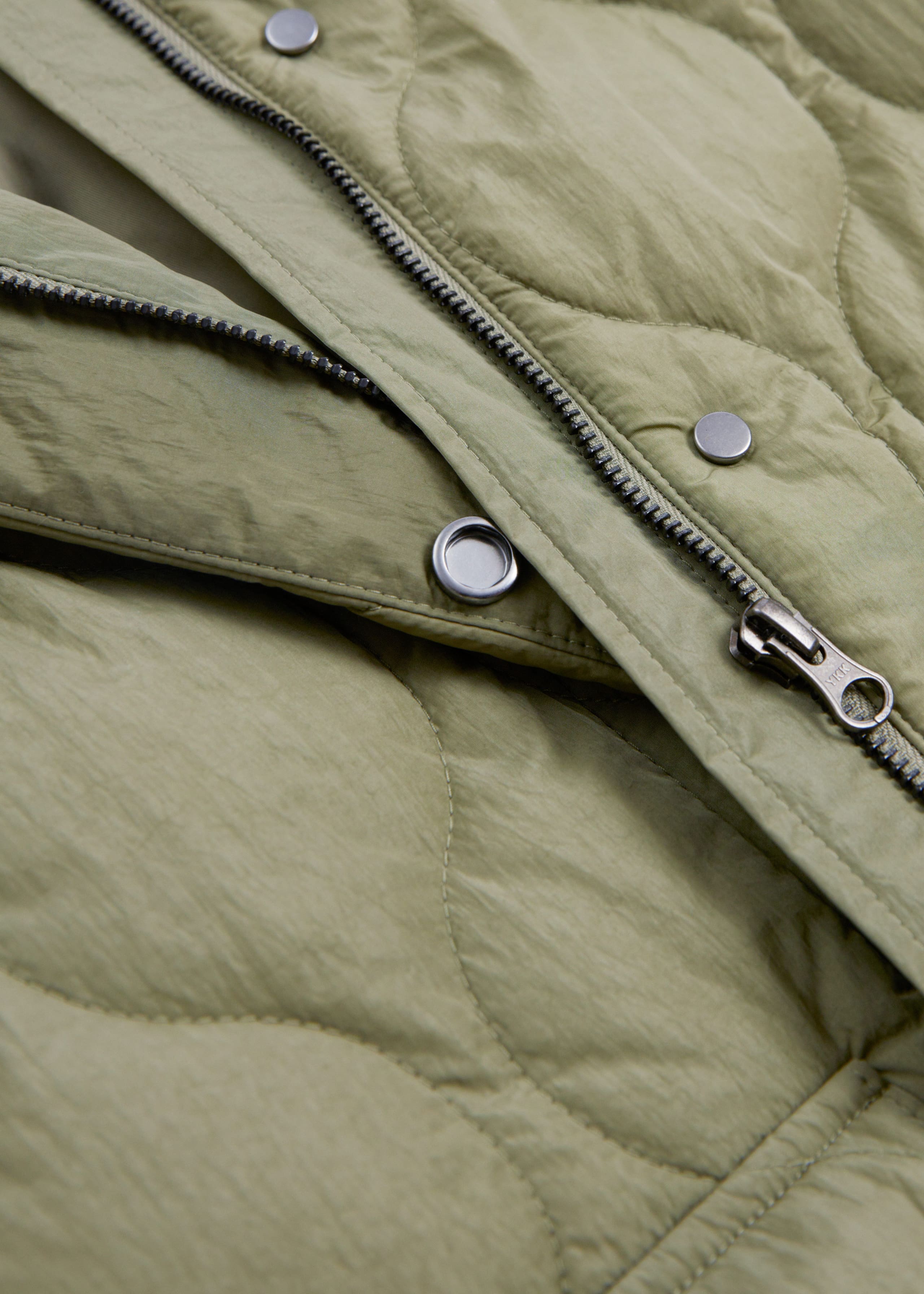 Relaxed Wave Quilted Jacket - {{variantName}} - Descriptive Detail