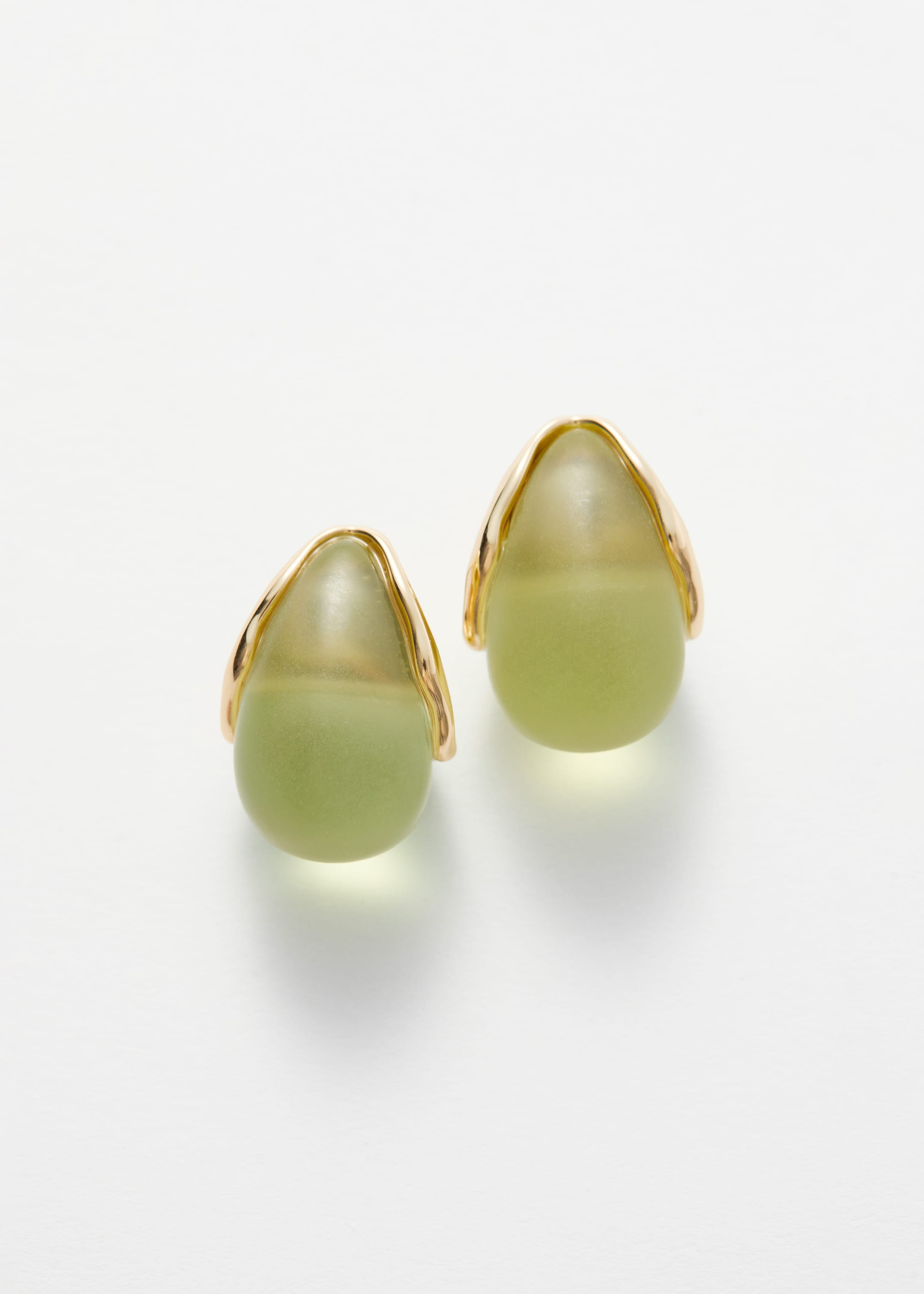 Visualizza immagine più grande: Orecchini chunky a goccia con dettaglio in metallo - Verde chiaro - DONNA | H&M IT 1