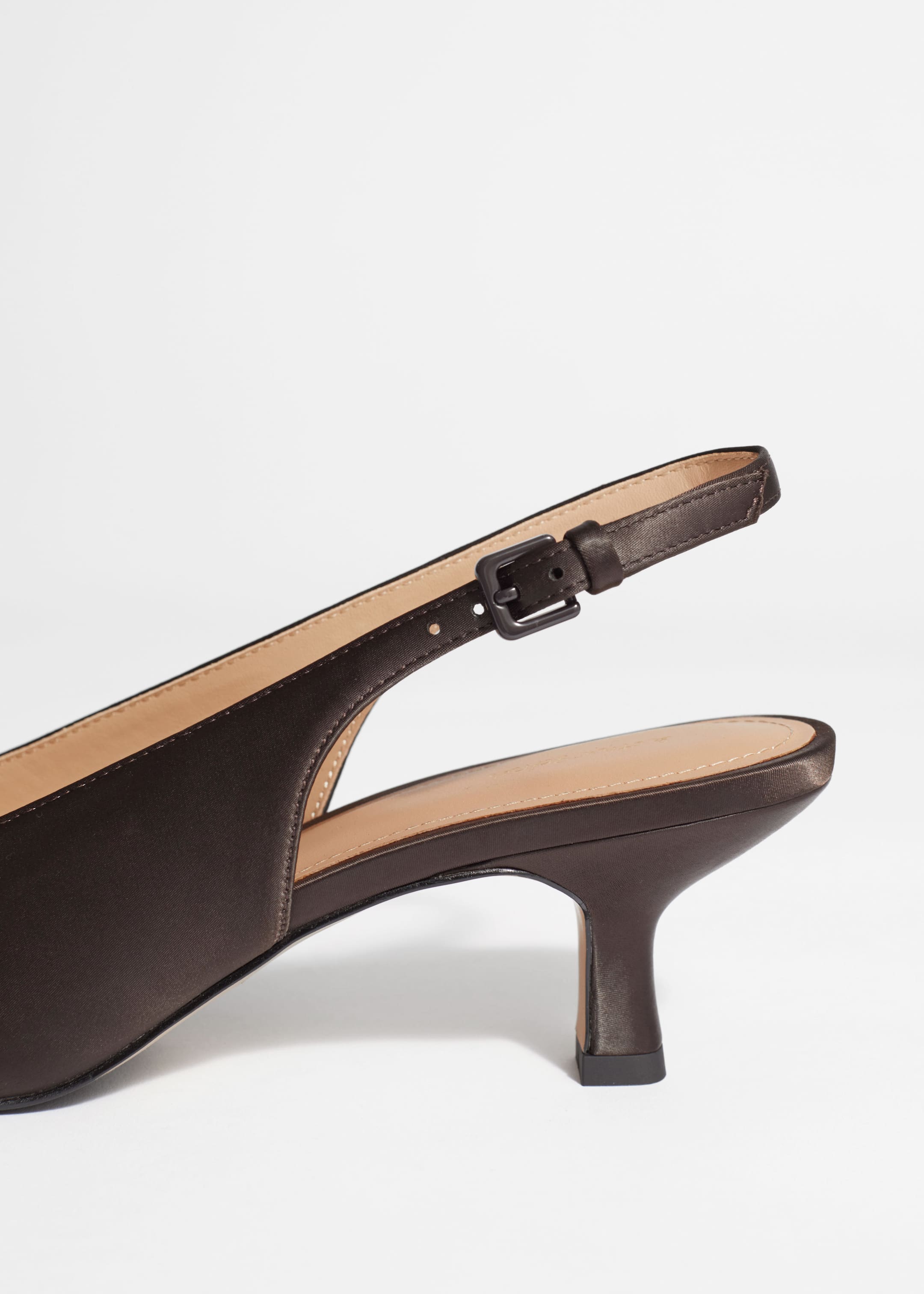 Grösseres Bild ansehen: Spitz zulaufende Pumps mit Fersenriemen - Mahagoni - DAMEN | H&M CH 4