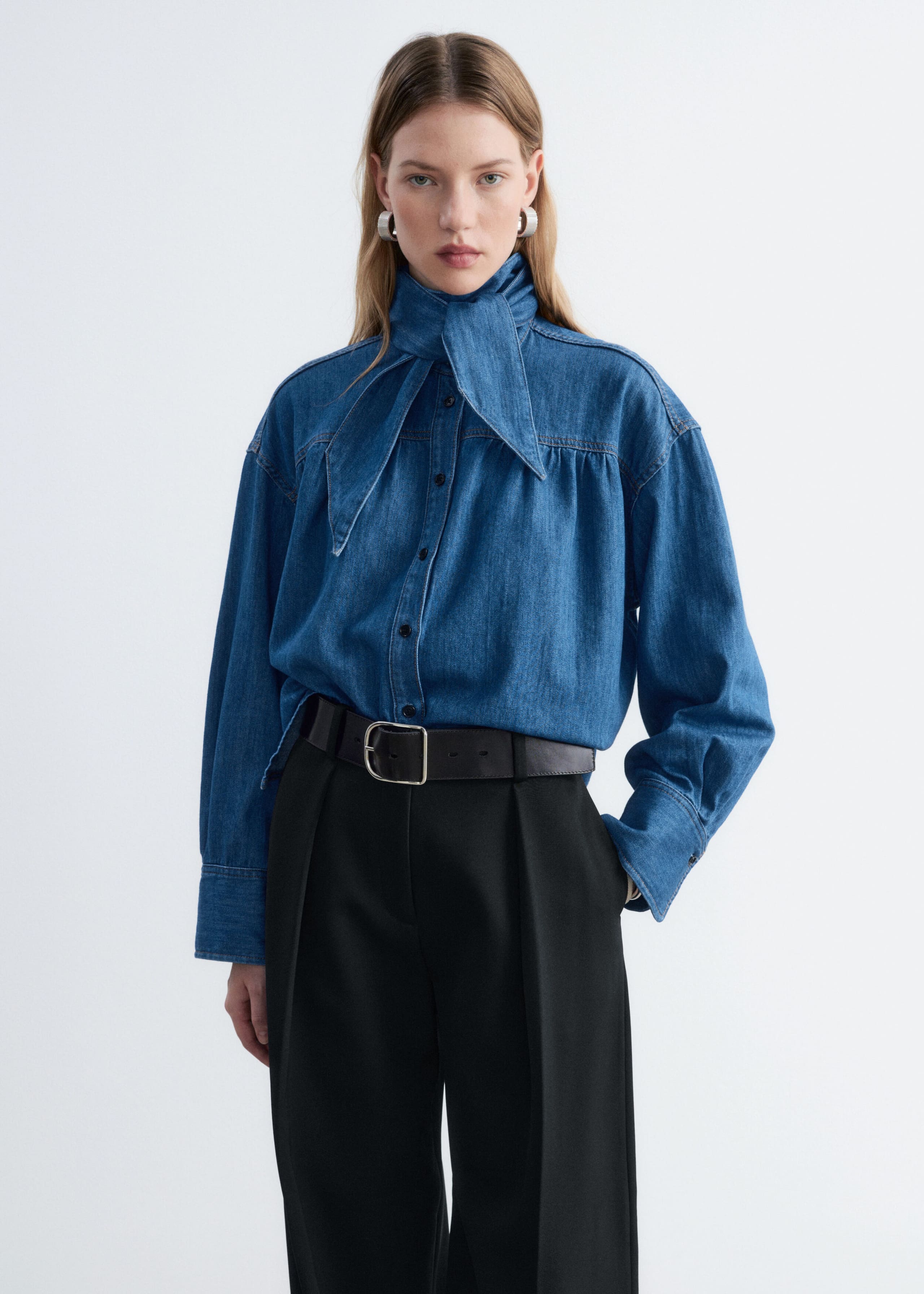 Jeanshemd mit Schalkragen - Blau - Lookbook