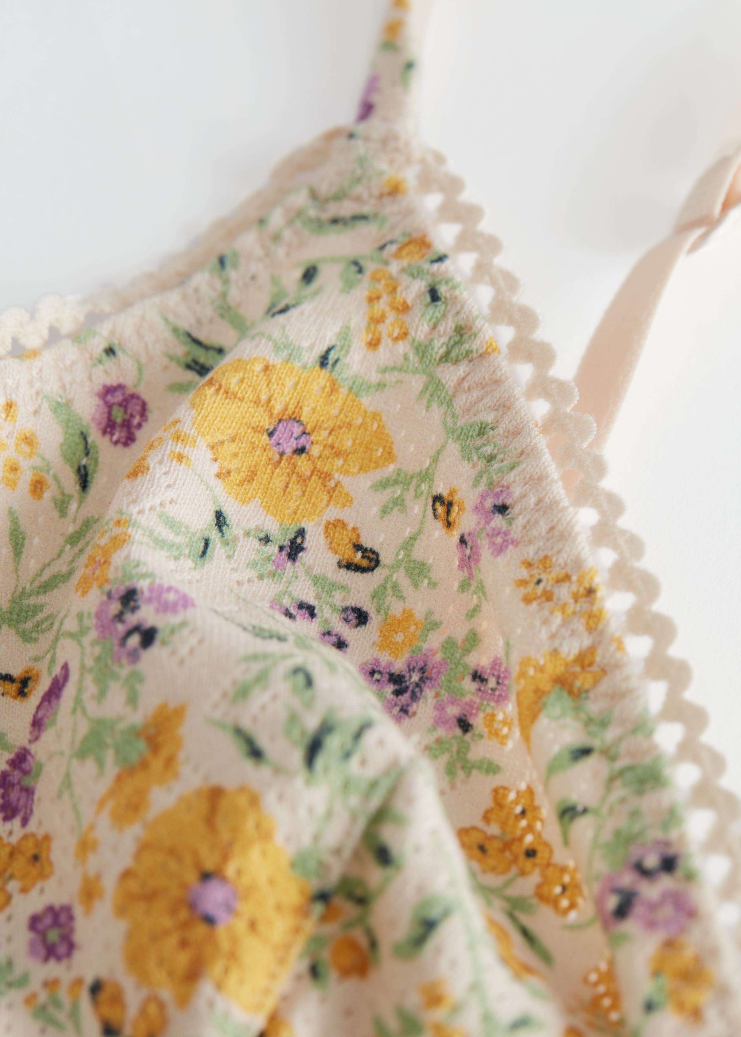 Scalloped Triangle Soft Bra - {{variantName}} - Descriptive Detail