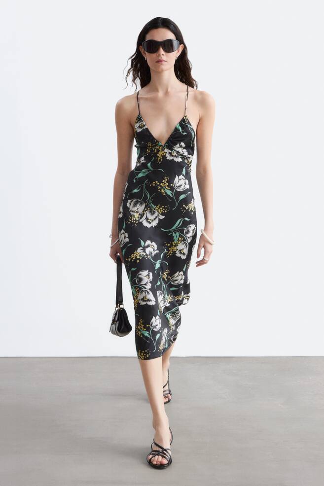 Halflange satijnen slipdress - Zwart/gebloemd/Lichtblauw/bloemenprint/Donkerbruin/stippen/Geel/Roze bloemen/Blauw patroon - 1