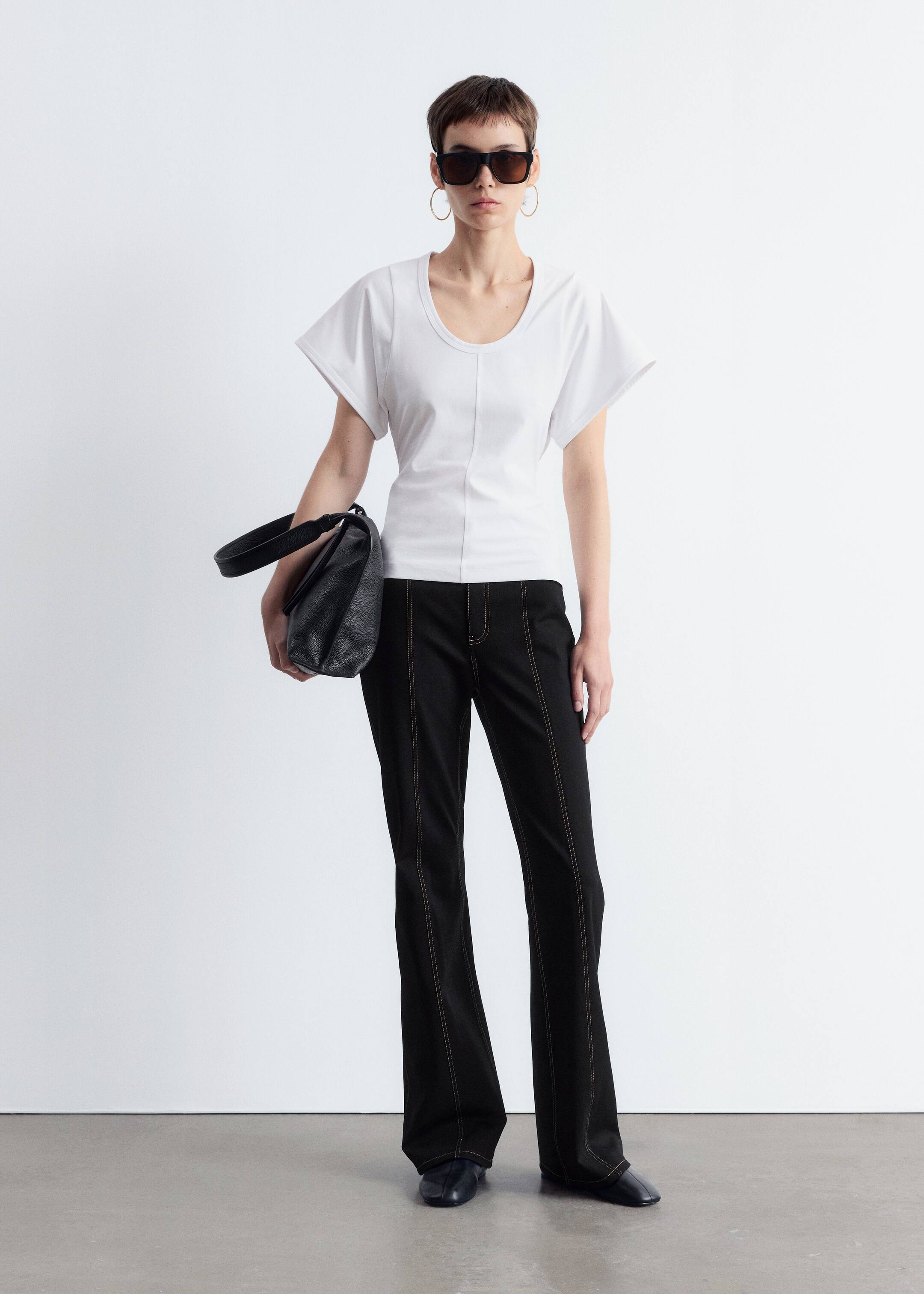 Visa större bild: Utsvängda byxor i trikå med dekorativ söm - Svart - DAM | H&M SE 2