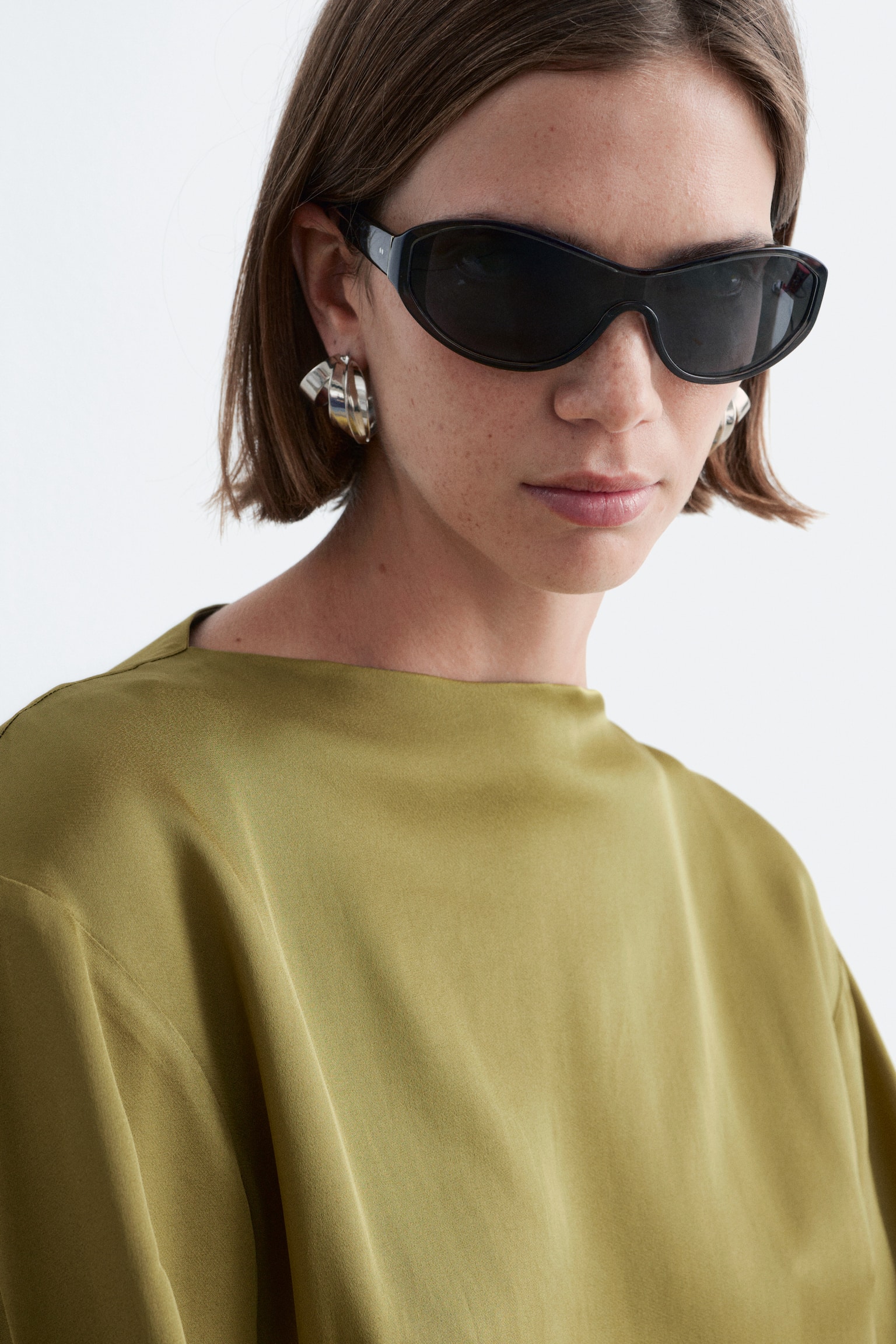 Minikjole i satin med bindebånd - Grøn/Mørkebrun/hvide prikker - 4