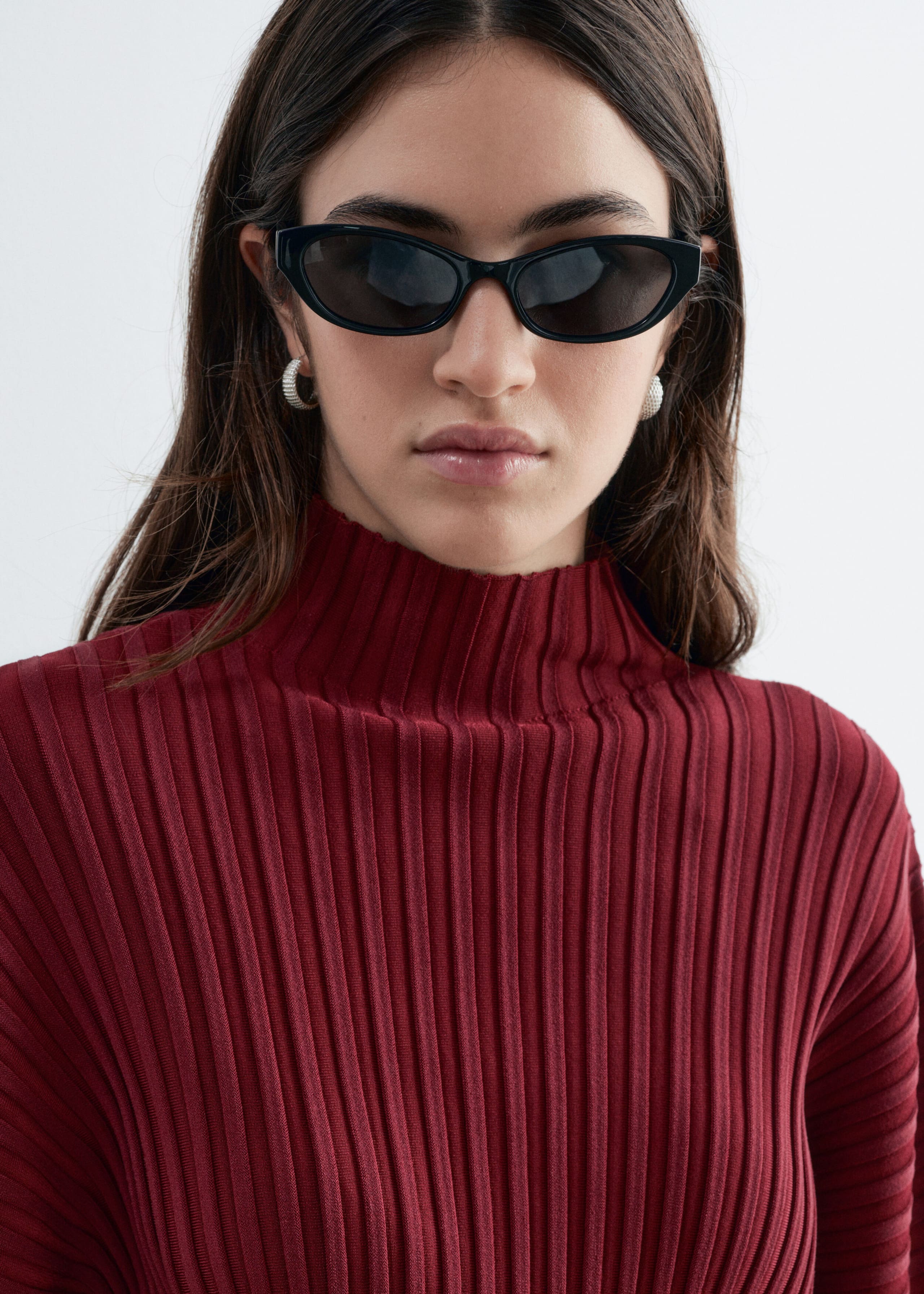 Sukienka w prążki z półgolfem – Ciemnoczerwony – Lookbook