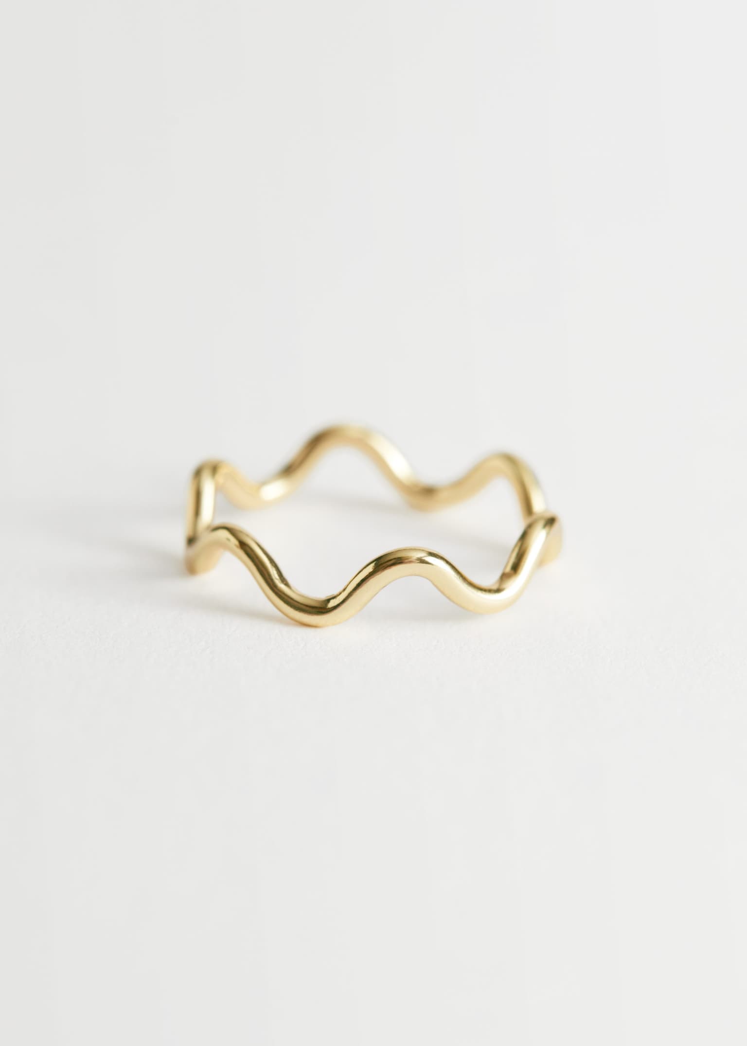 Zarter Ring in Wellenform - Gold
