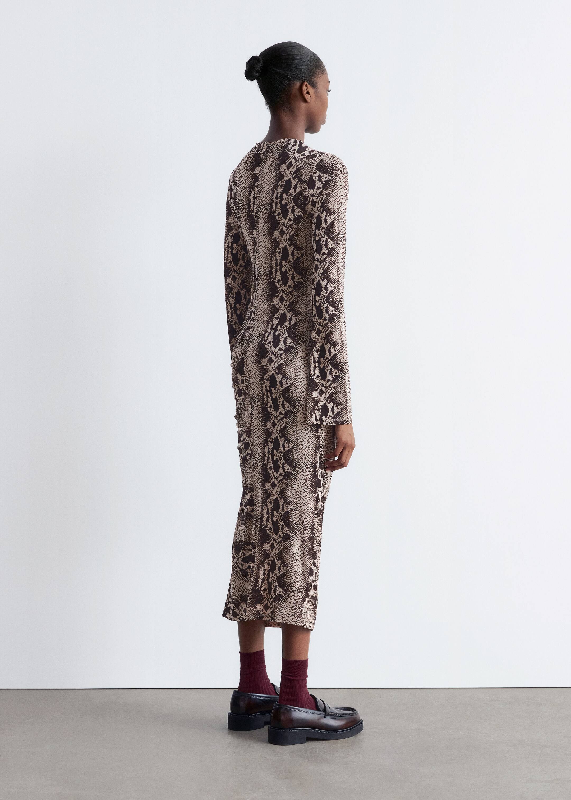 הצגת תמונה גדולה יותר: Gathered Midi Dress - Beige Snake - Ladies | H&M IL 4