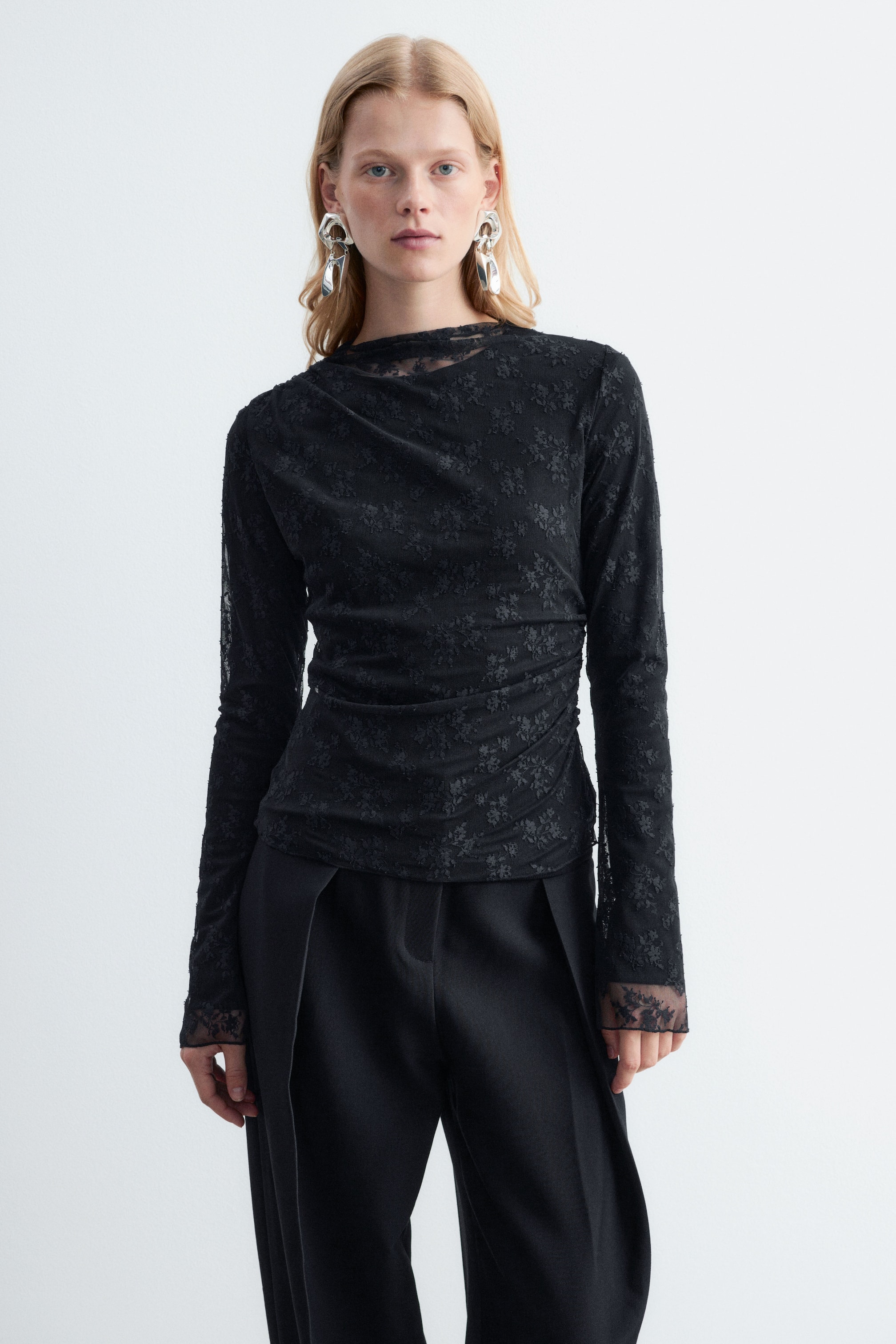 Agrandir l'image: Haut en dentelle à col montant - Noir - FEMME | H&M FR 1