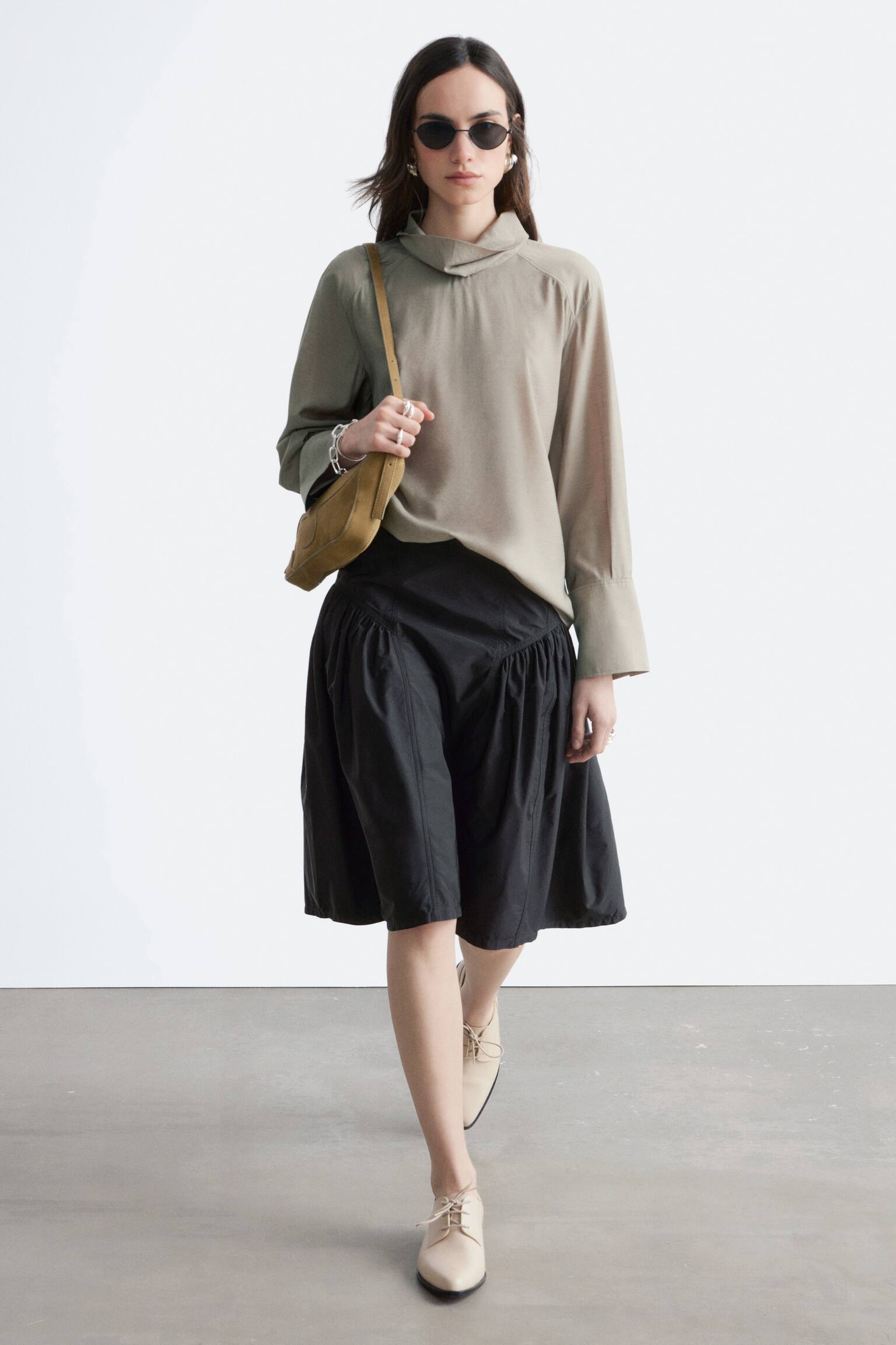 Puff A-line Midi Skirt - שחור - 3