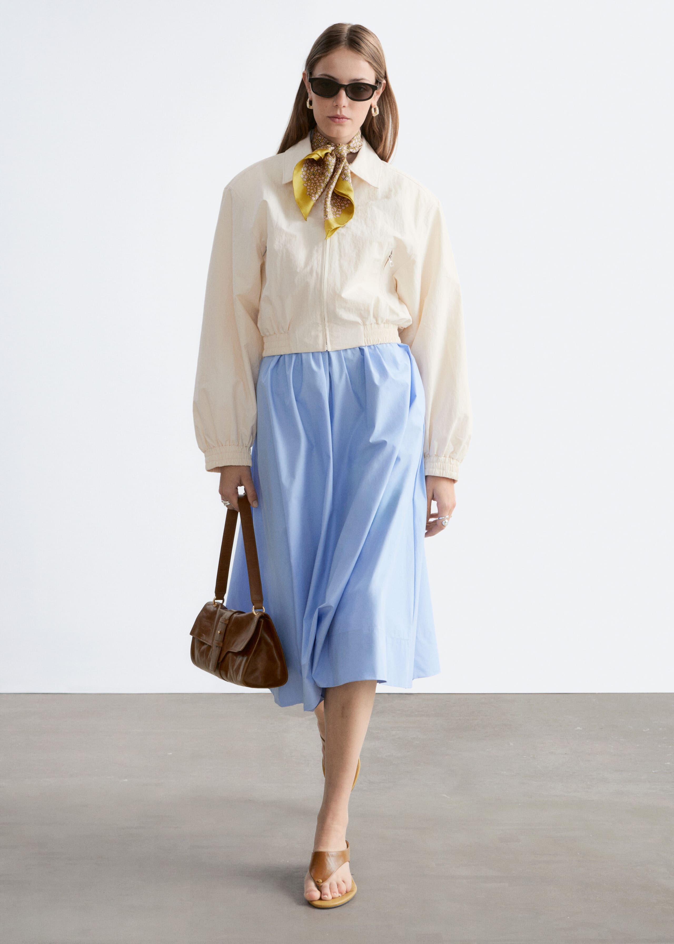 Mönstrad sidenscarf – Röd/lila blommig – lookbook