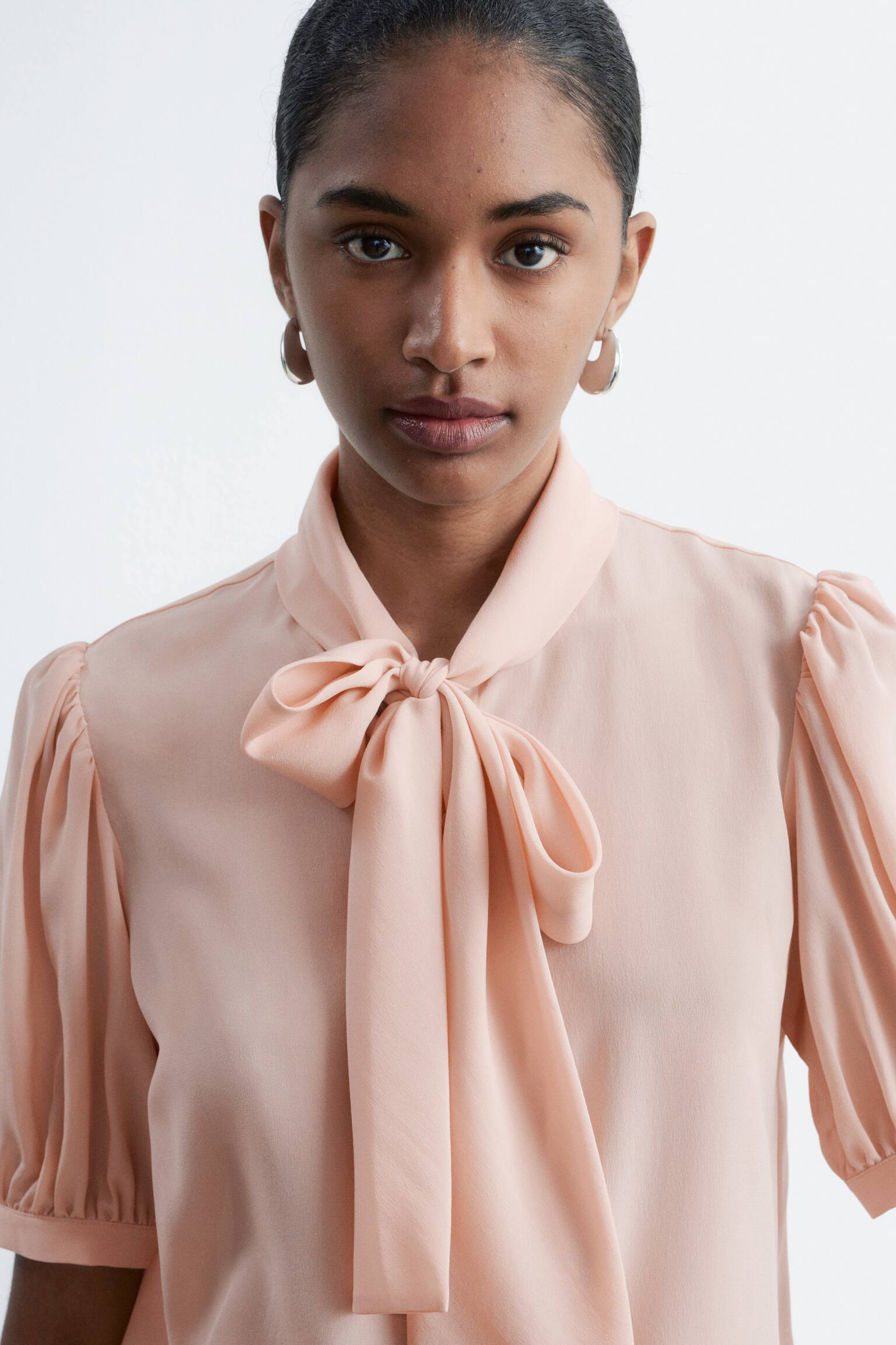 Blouse en soie à imprimés et nœud lavallière - Beige chaud - 5