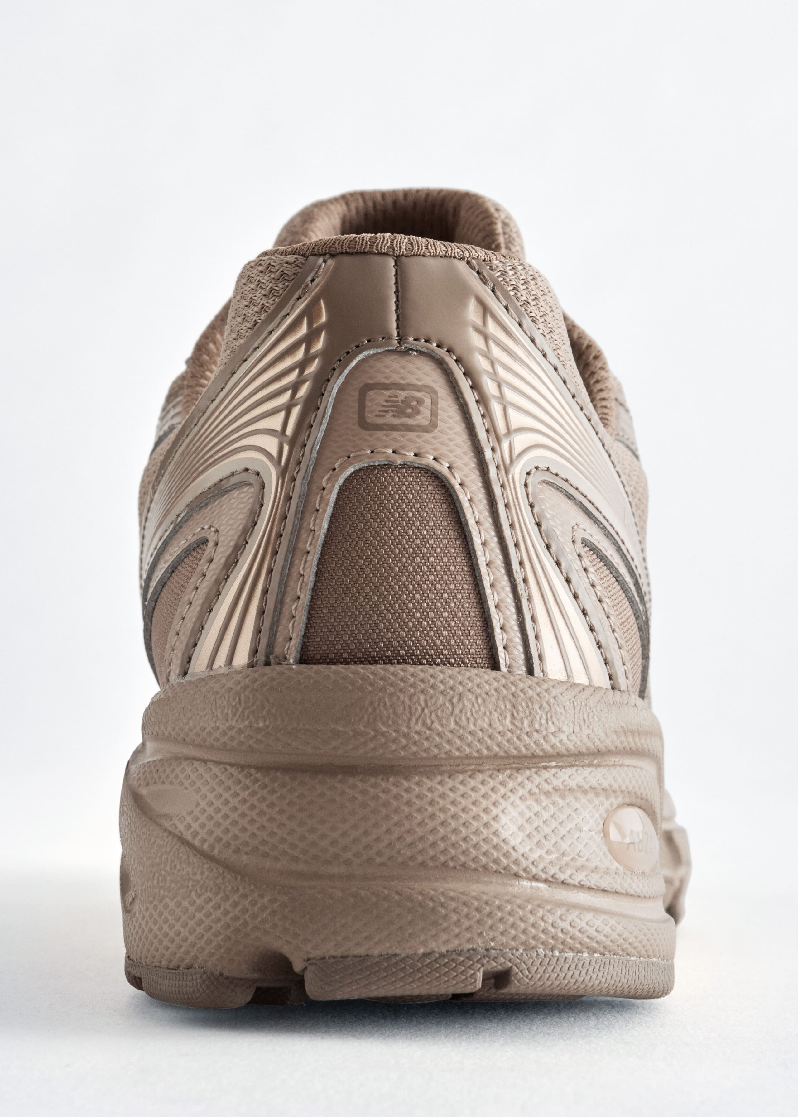 New Balance 740 Sneakers - {{variantName}} - Descriptive Detail