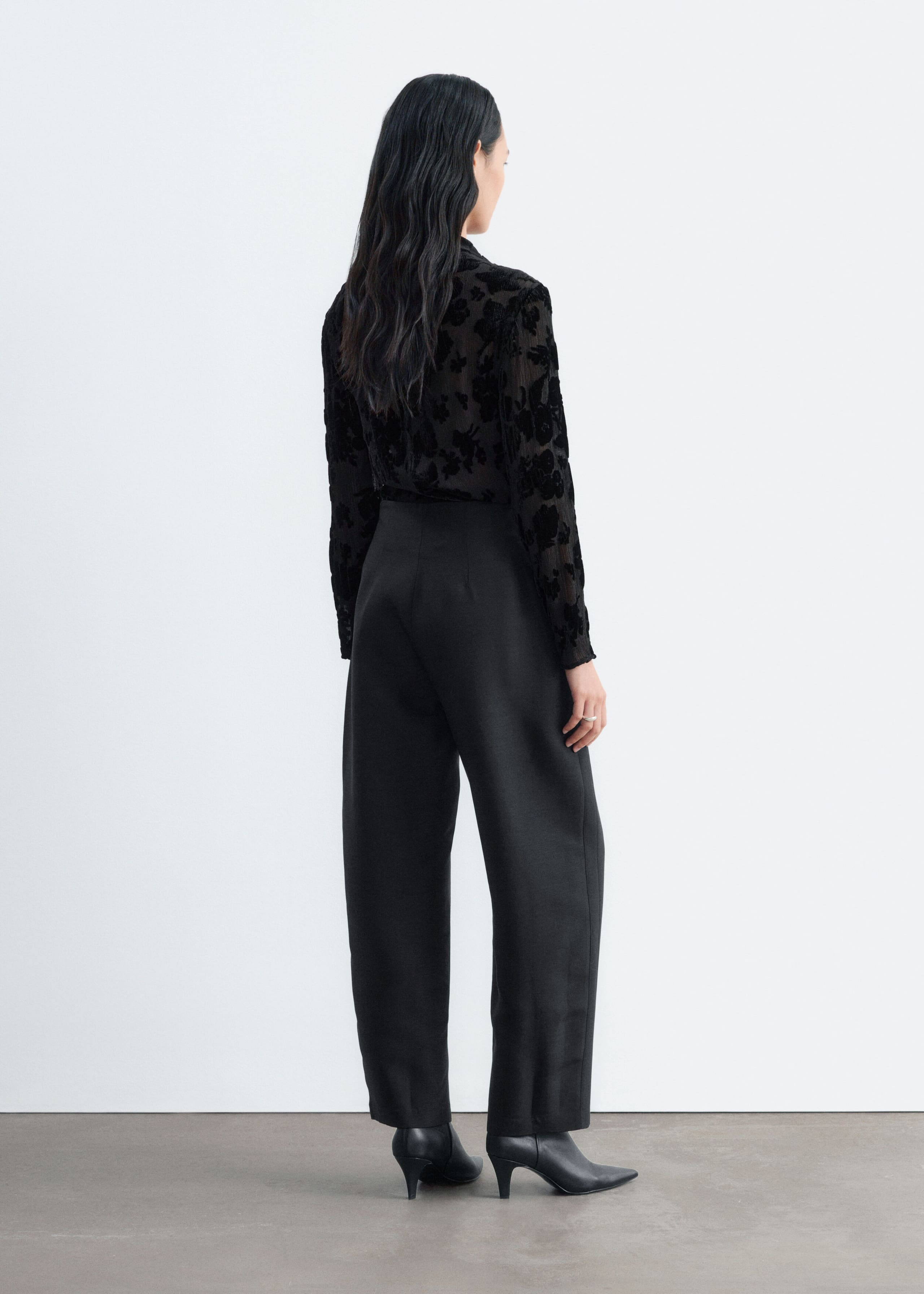 Velvet Floral Blouse - Black - Lookbook