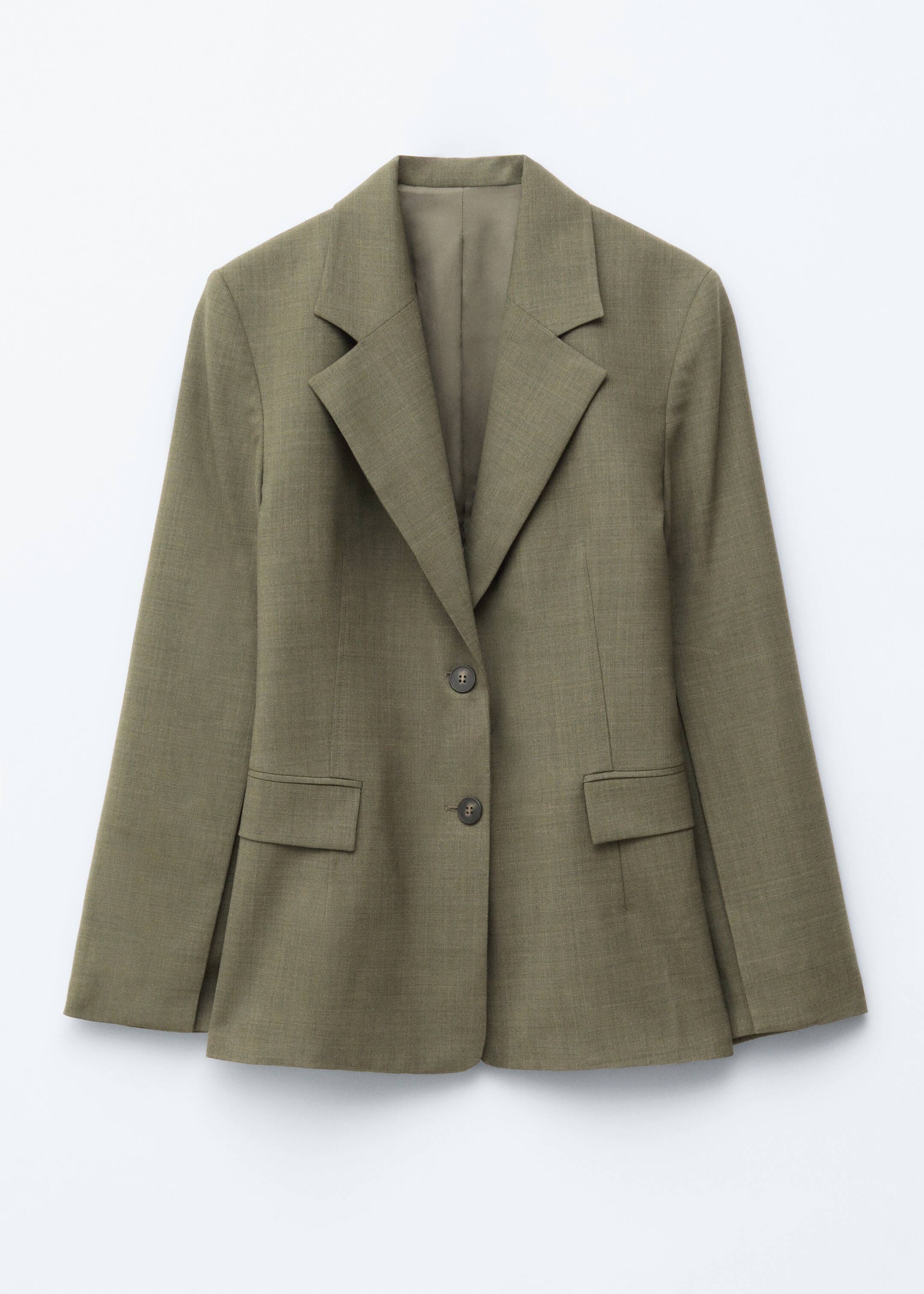 Visualizza immagine più grande: Un blazer monopetto verde oliva presenta la sua parte anteriore, caratterizzato da una vestibilità rilassata, revers classici, due bottoni frontali coordinati e due tasche con patta.