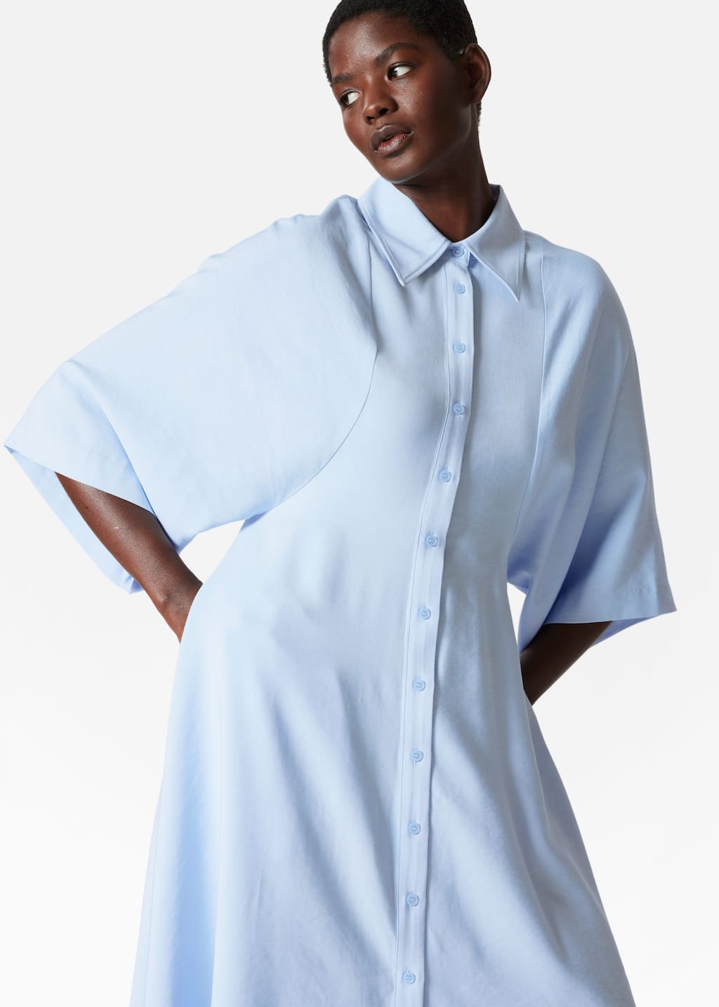 Midilång skjortklänning – Svart – lookbook