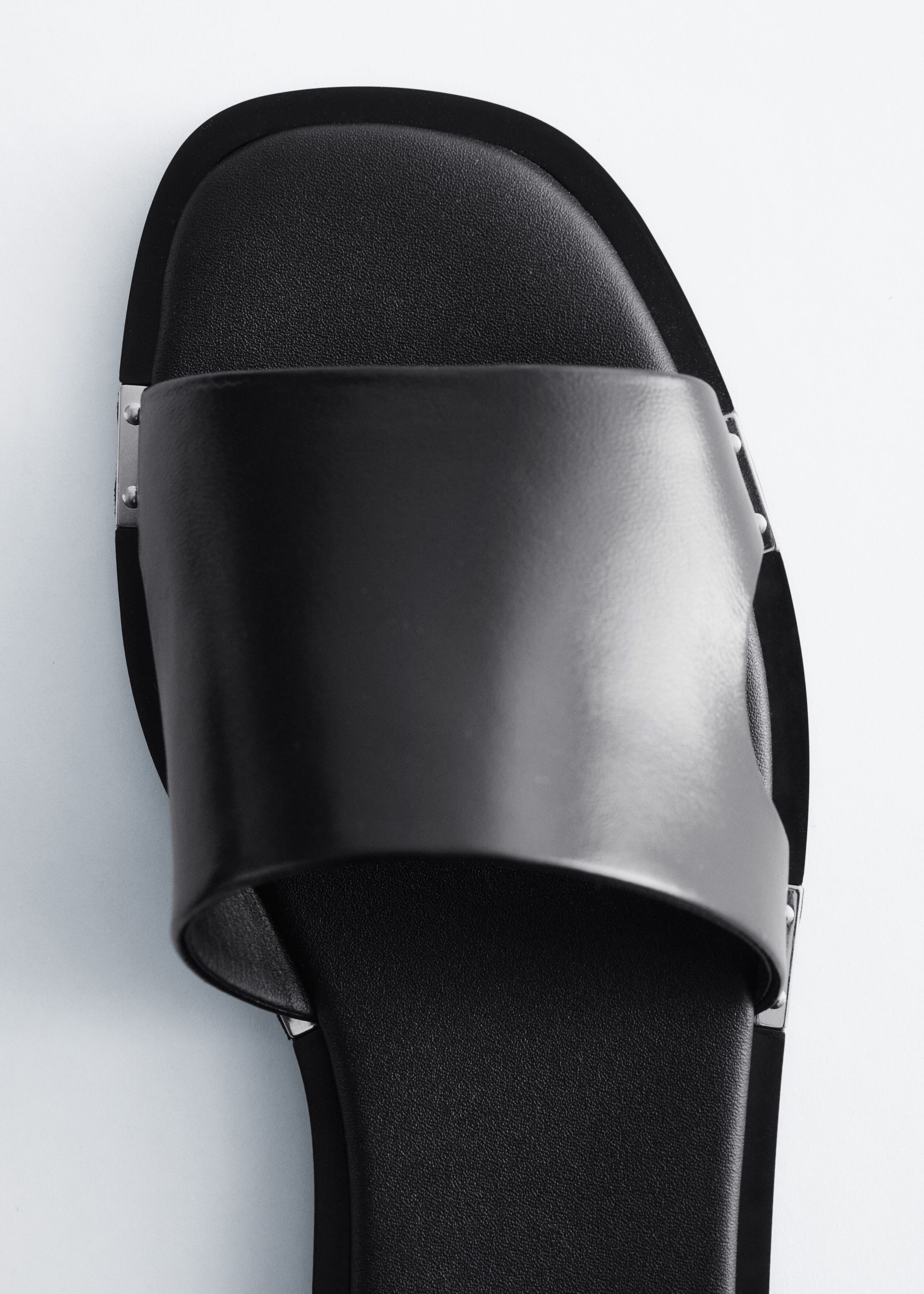 Image of Sandali in pelle con dettagli in metallo