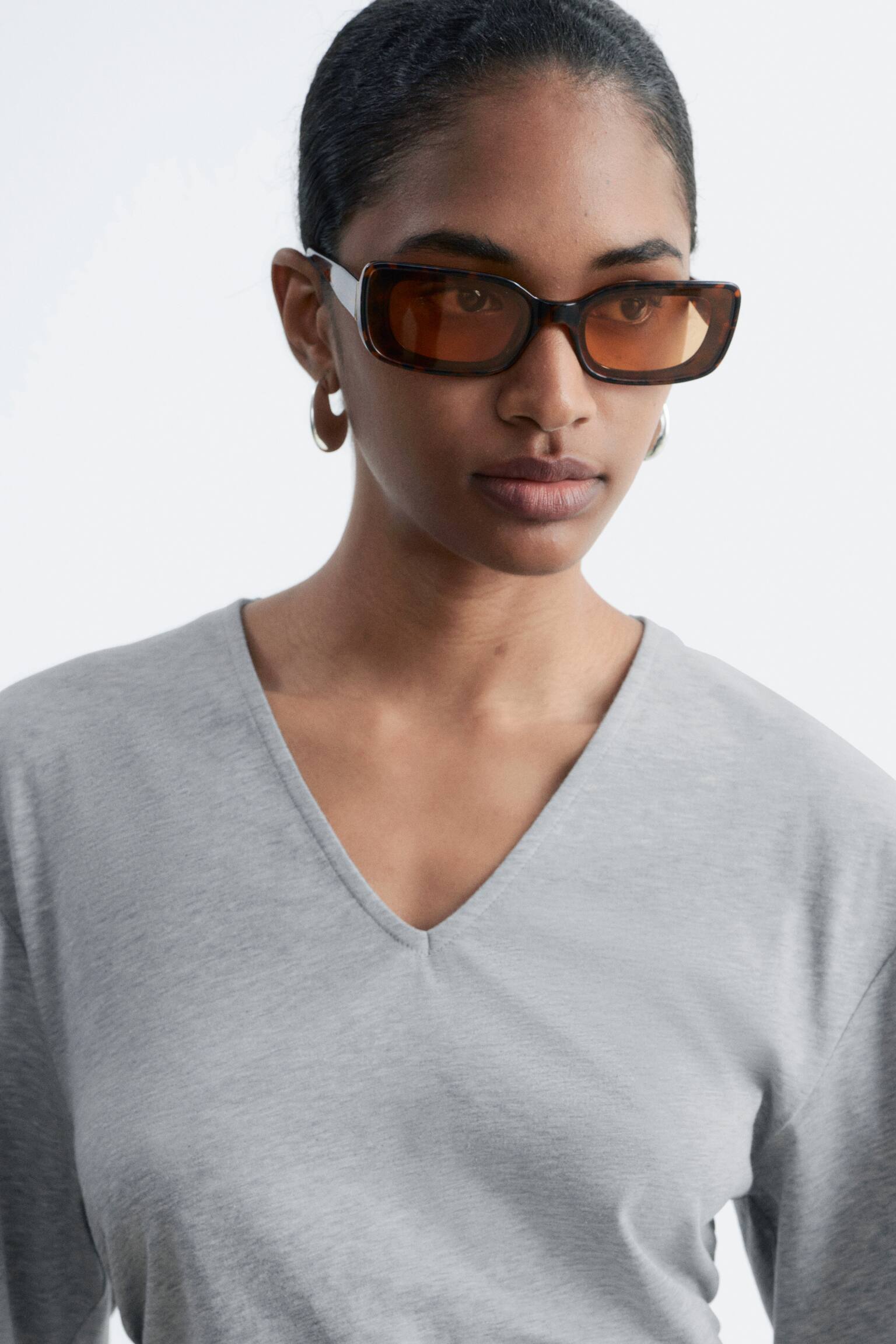 Marszczony T-shirt z dekoltem w szpic - 3