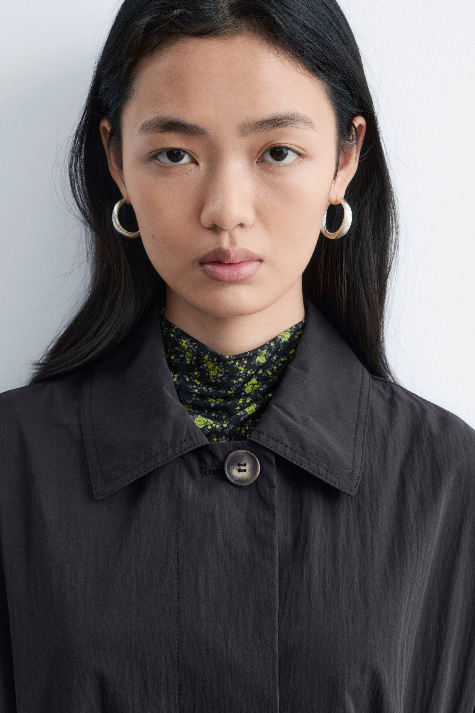 Płaszcz samochodowy z paskiem - Czarny/Jasnobeżowy - 7