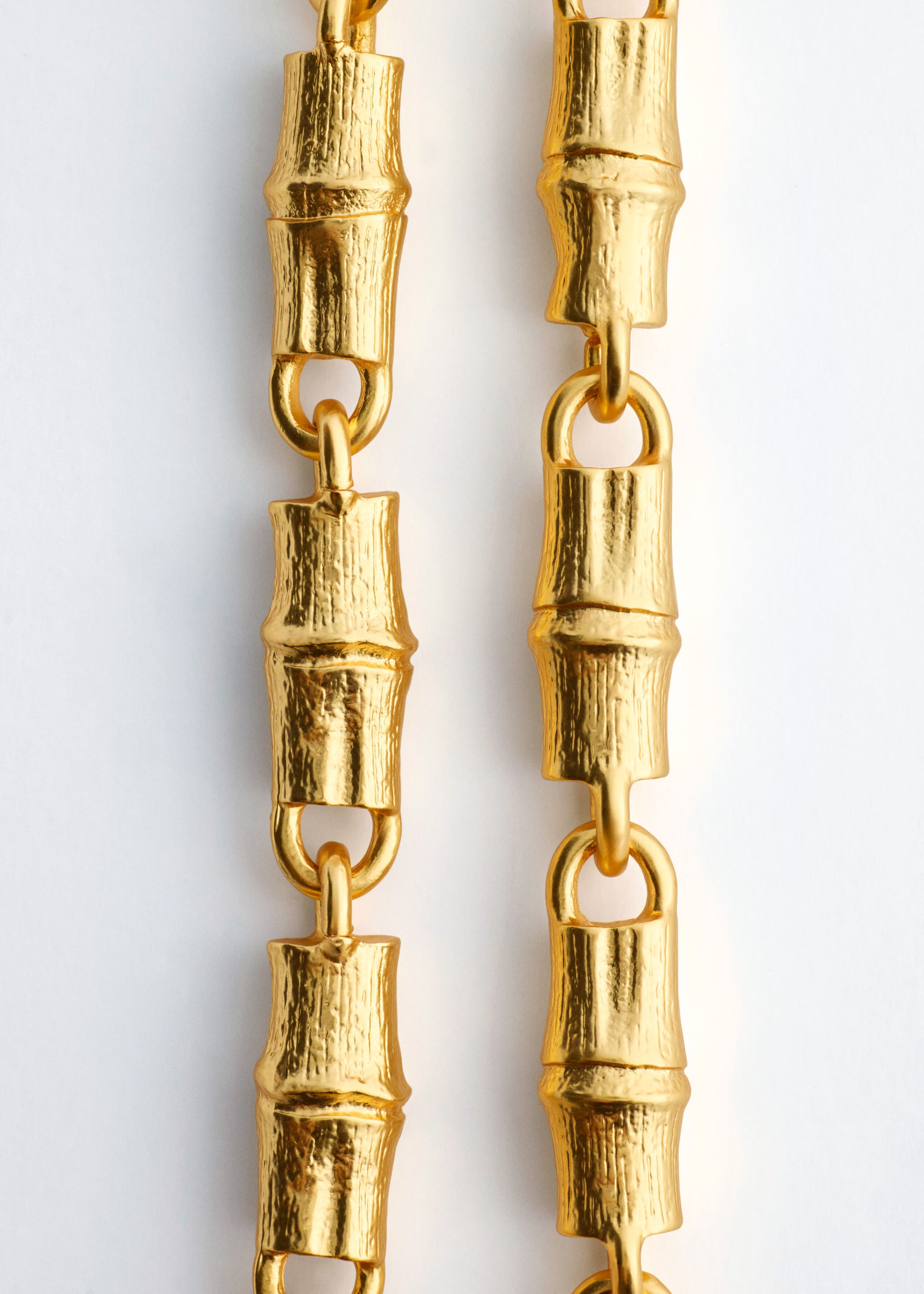 Textured Chain Necklace - {{variantName}} - Descriptive Detail
