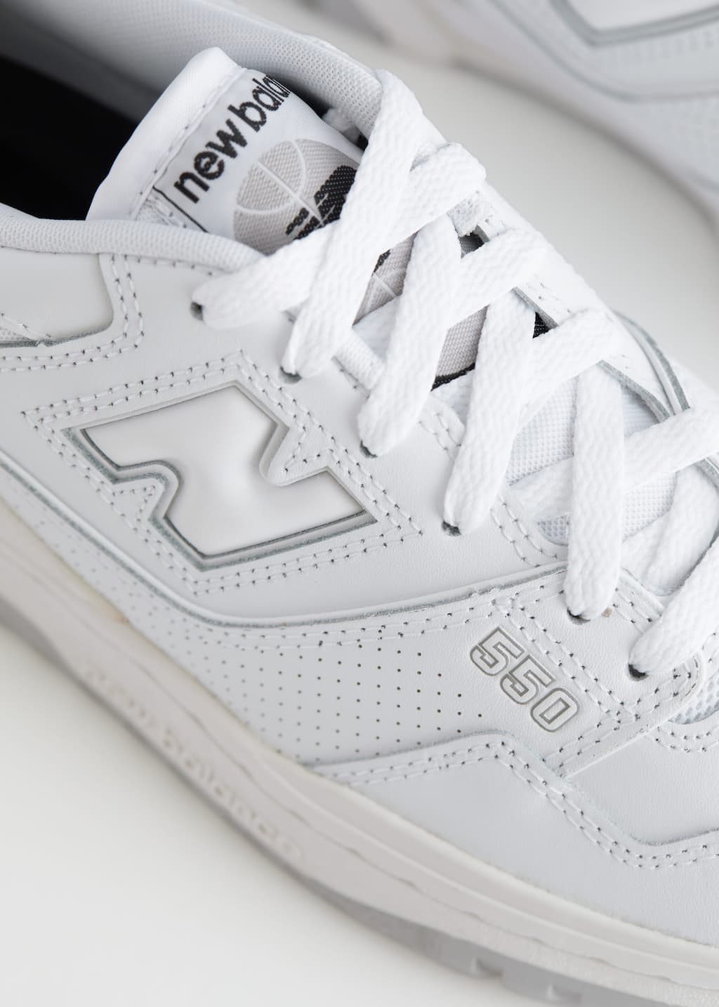 New Balance 550 Womens Sneakers - {{variantName}} - Detalle descriptivo