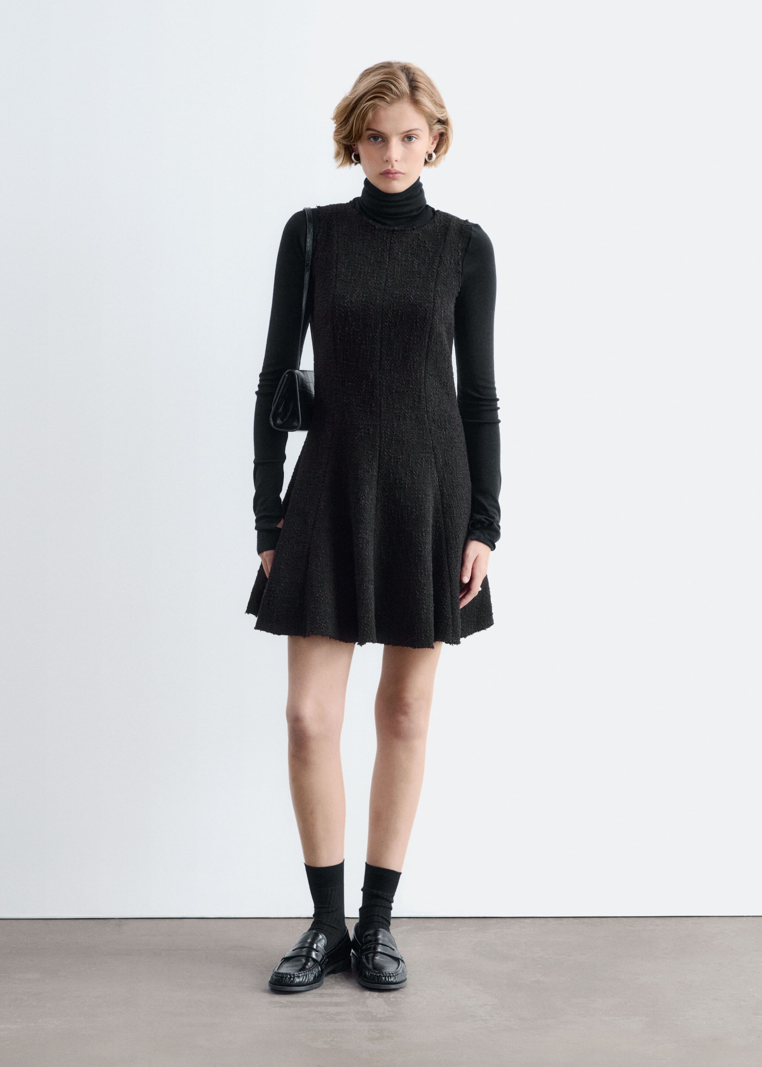 Minikleid mit unbearbeiteten Kanten - Schwarz - Lookbook