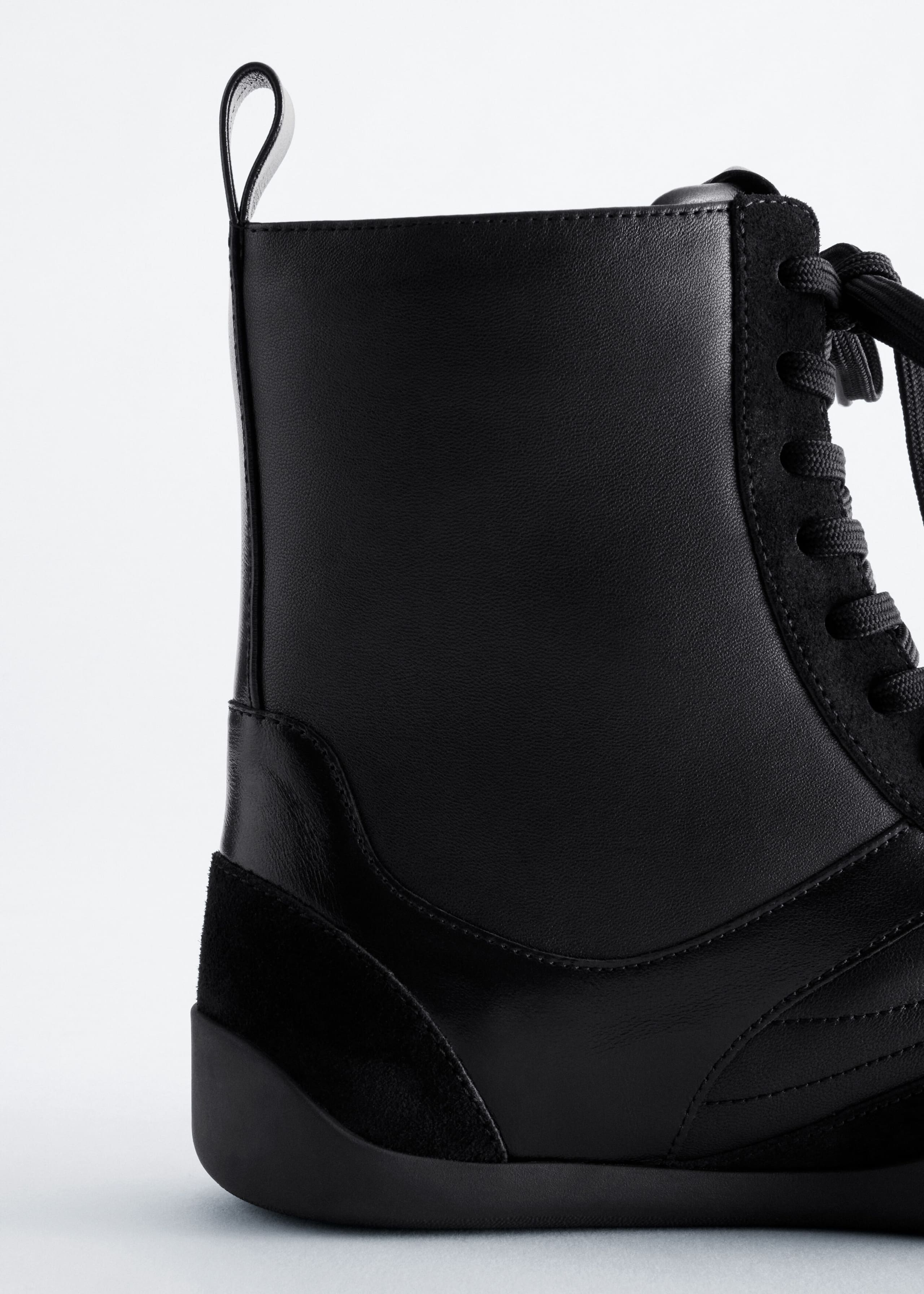 Bottines à lacets - {{variantName}} - Descriptive Detail