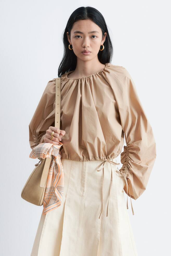 Gemodelleerde blouse met trekkoord - Beige/White - 1