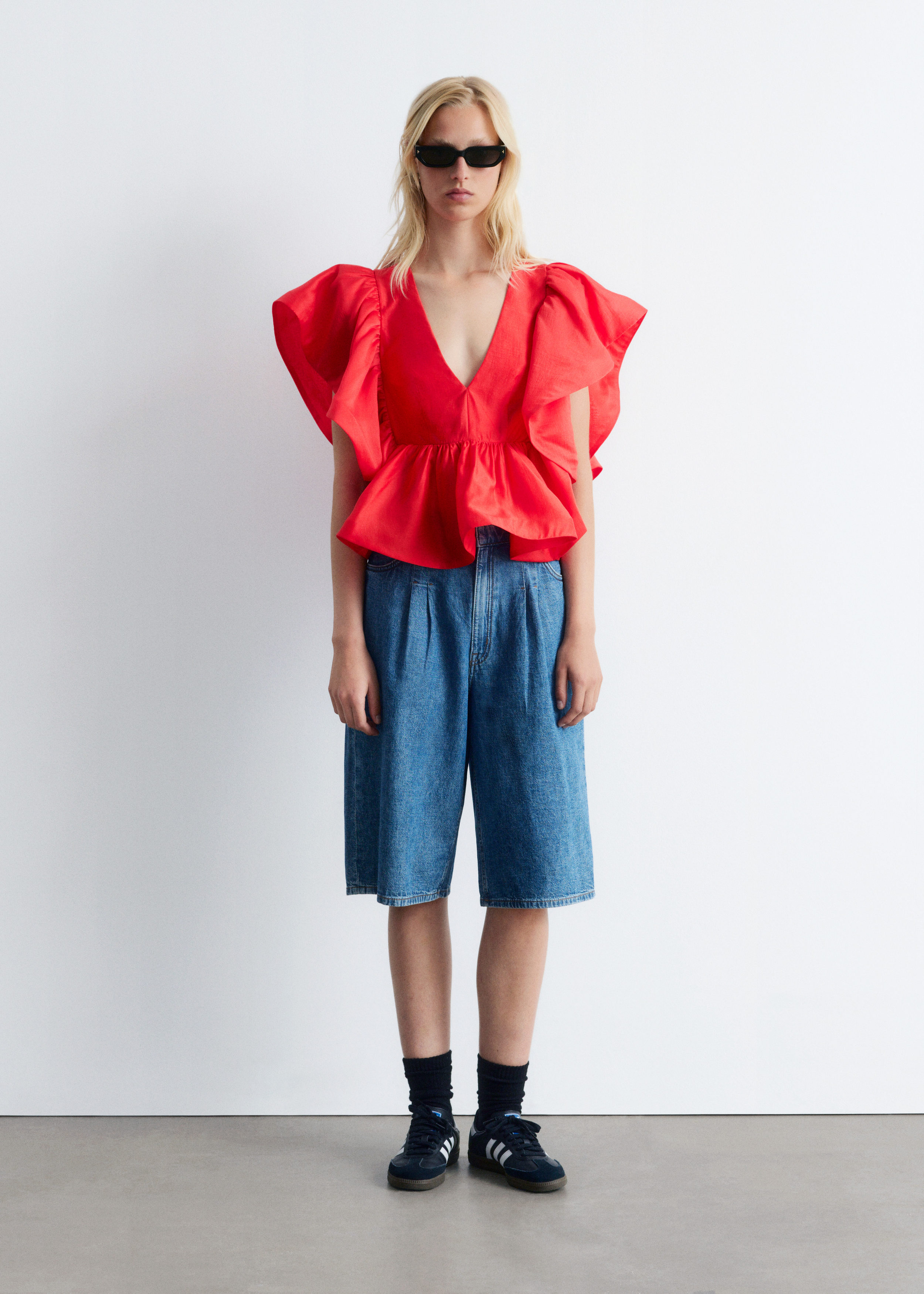 Image of Blouse volantée à col en V