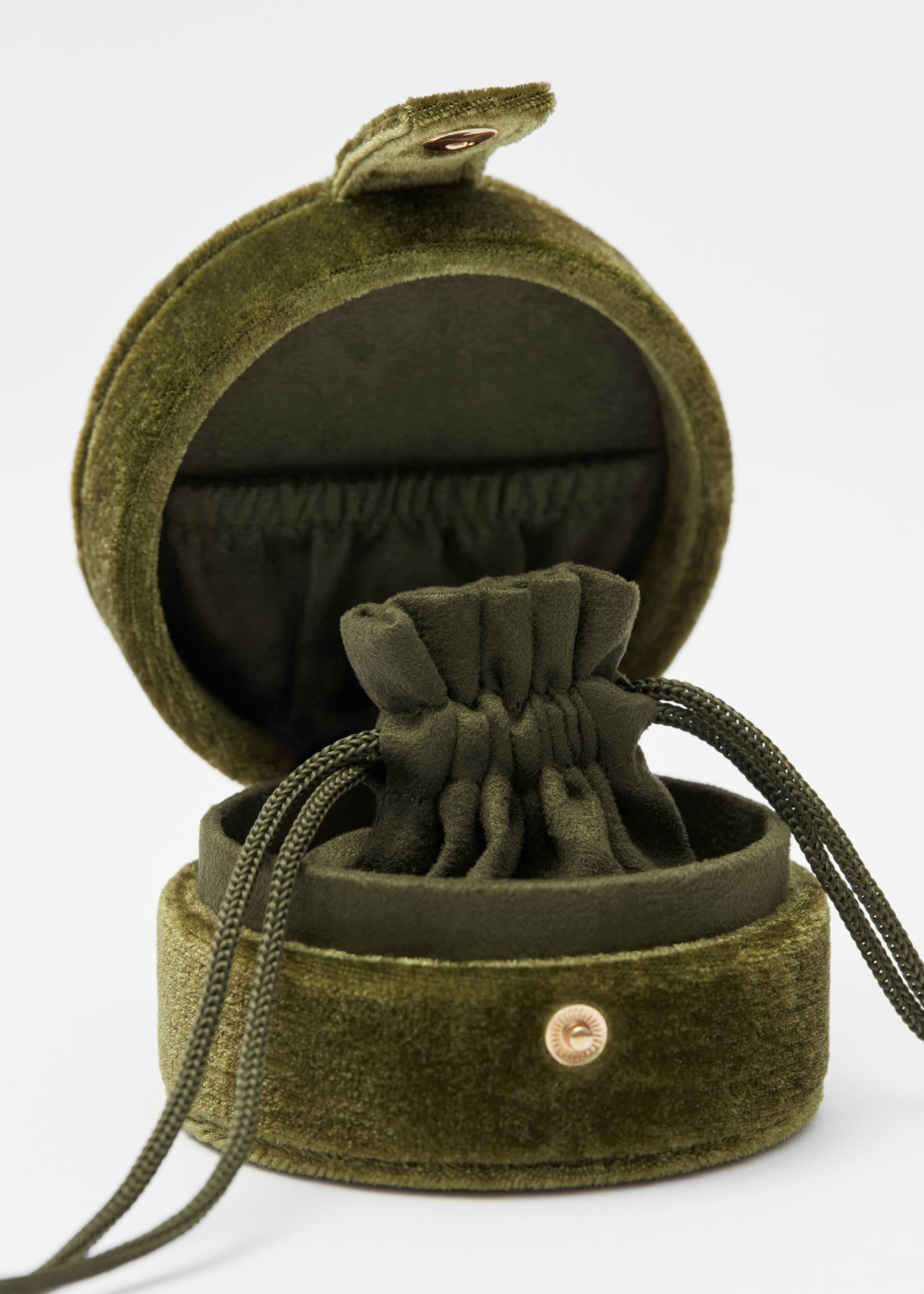 Agrandir l'image: Boîte à bijoux en velours - Olive - FEMME | H&M CH 2