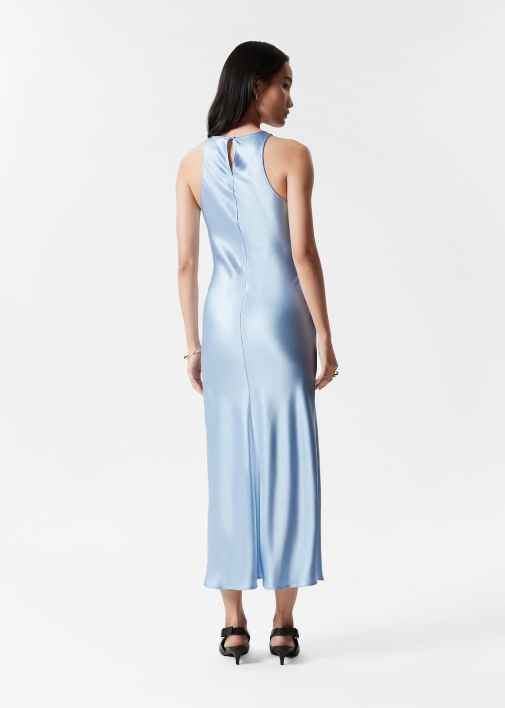 Vestido midi de satén sin mangas - Negro - Lookbook