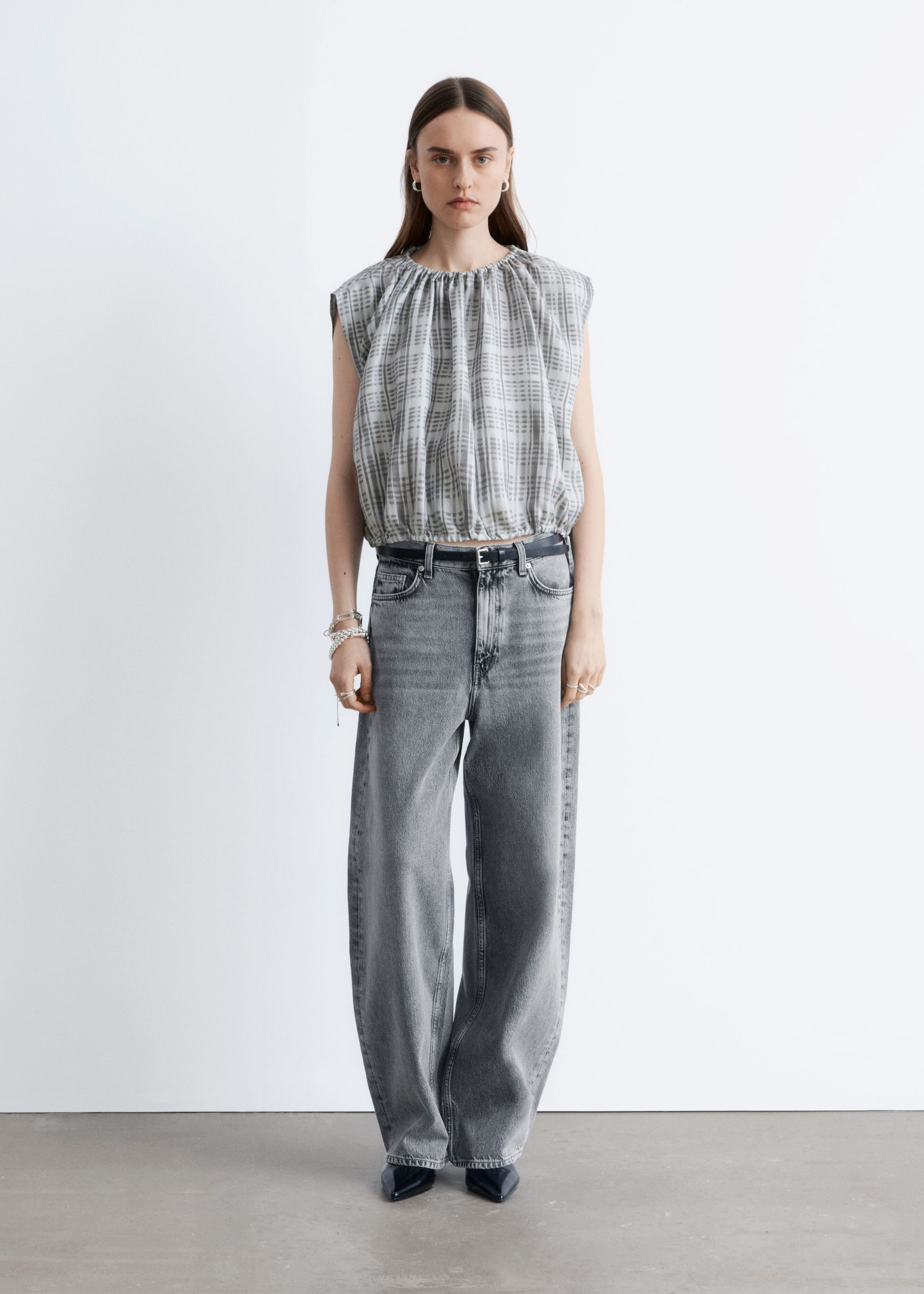 Image of Top de seda con cordón de ajuste