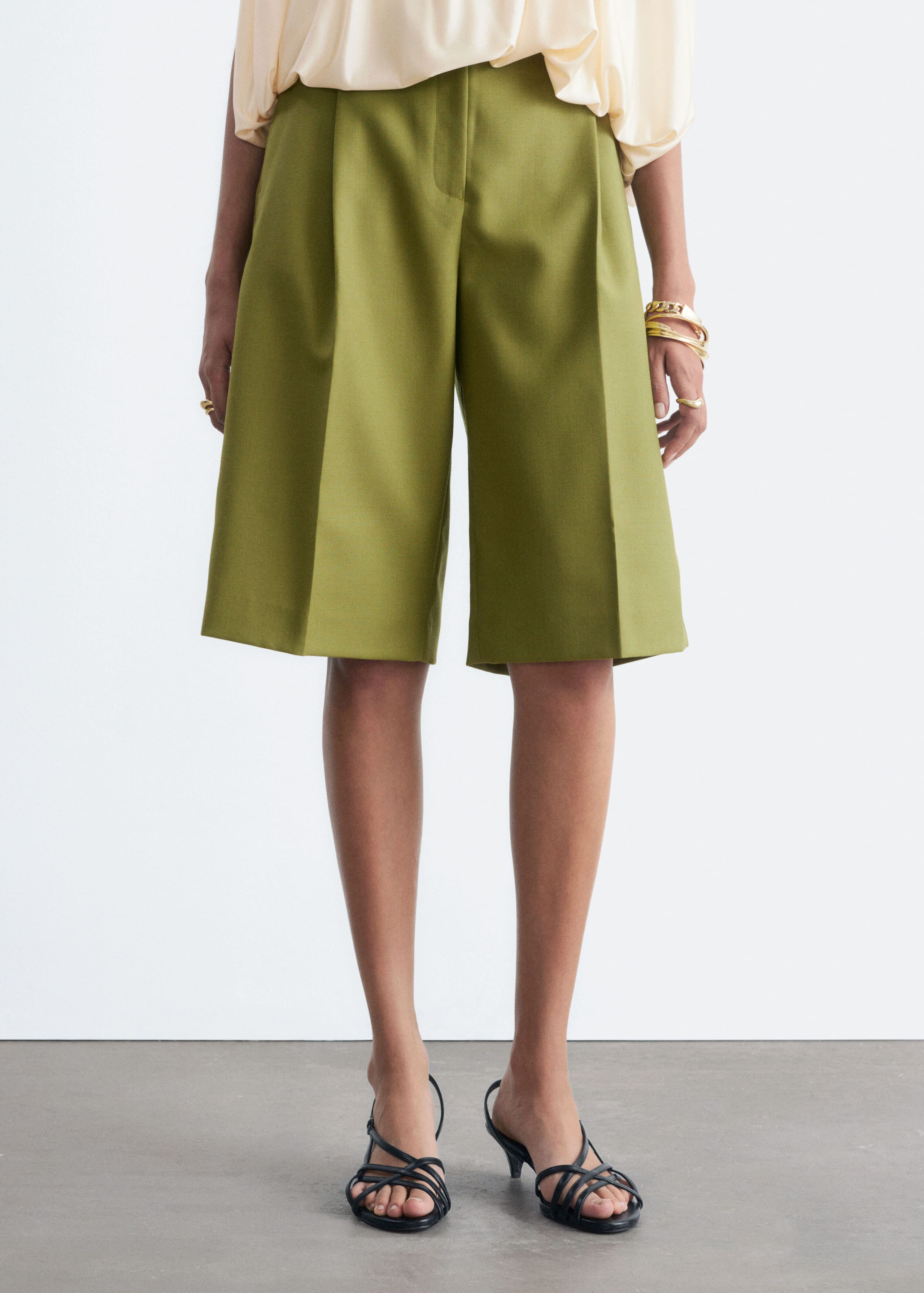 Pleated Bermuda Shorts - Green - Lookbook