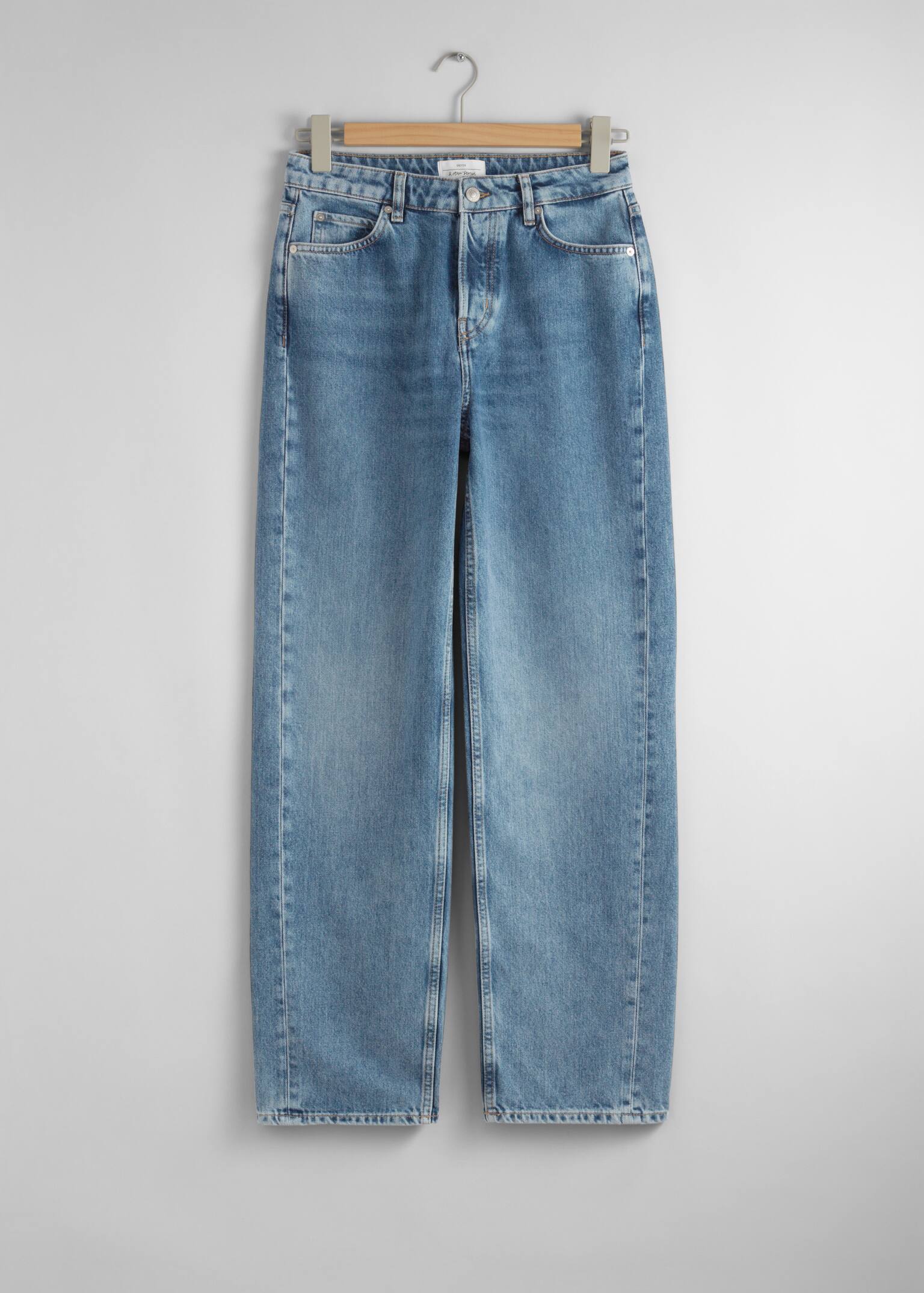 Relaxed Tapered Jeans - Mid Blue