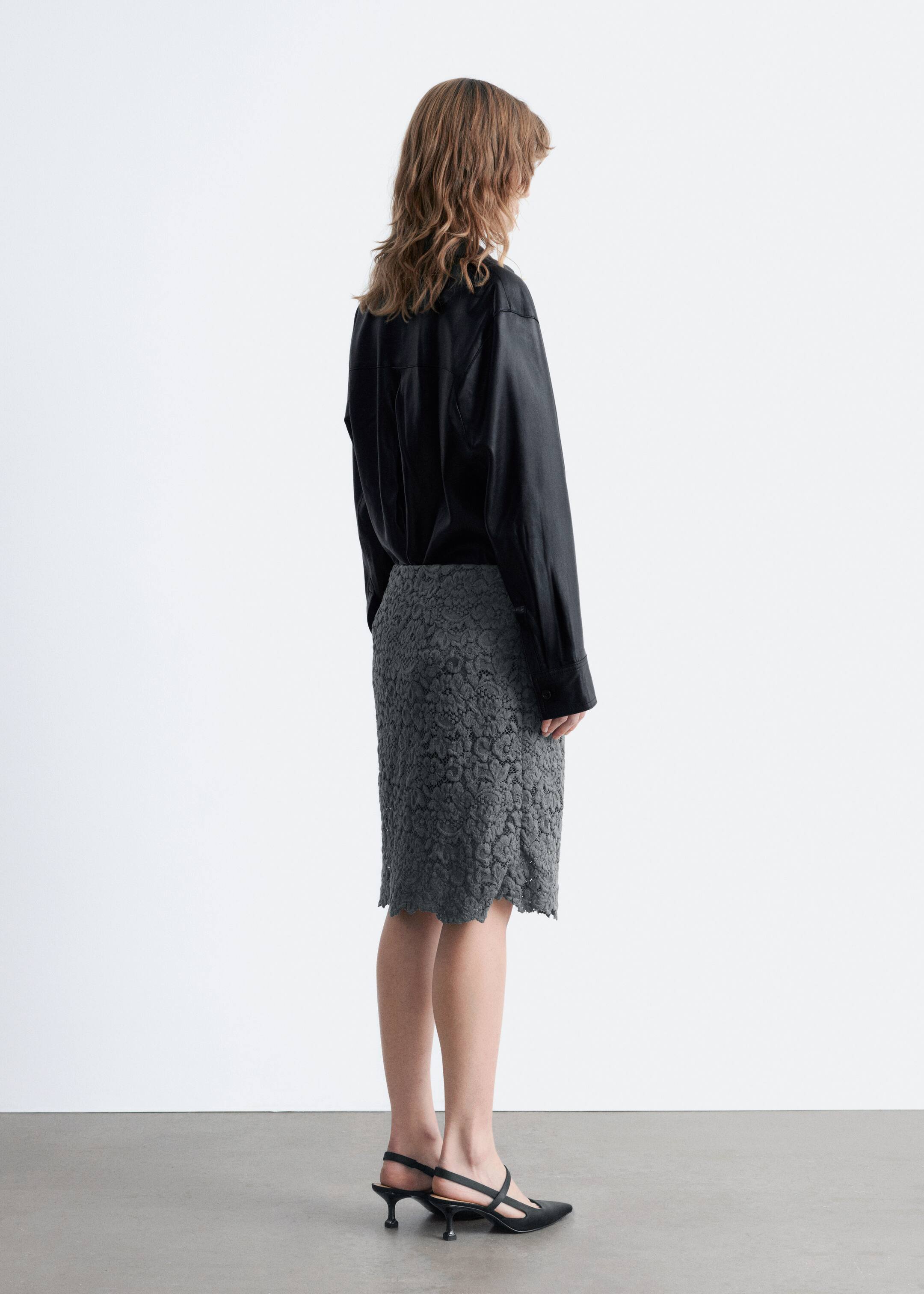 Se større billede: Midilang pencil-nederdel i blondestof - Mørkegrå - DAME | H&M DK 5