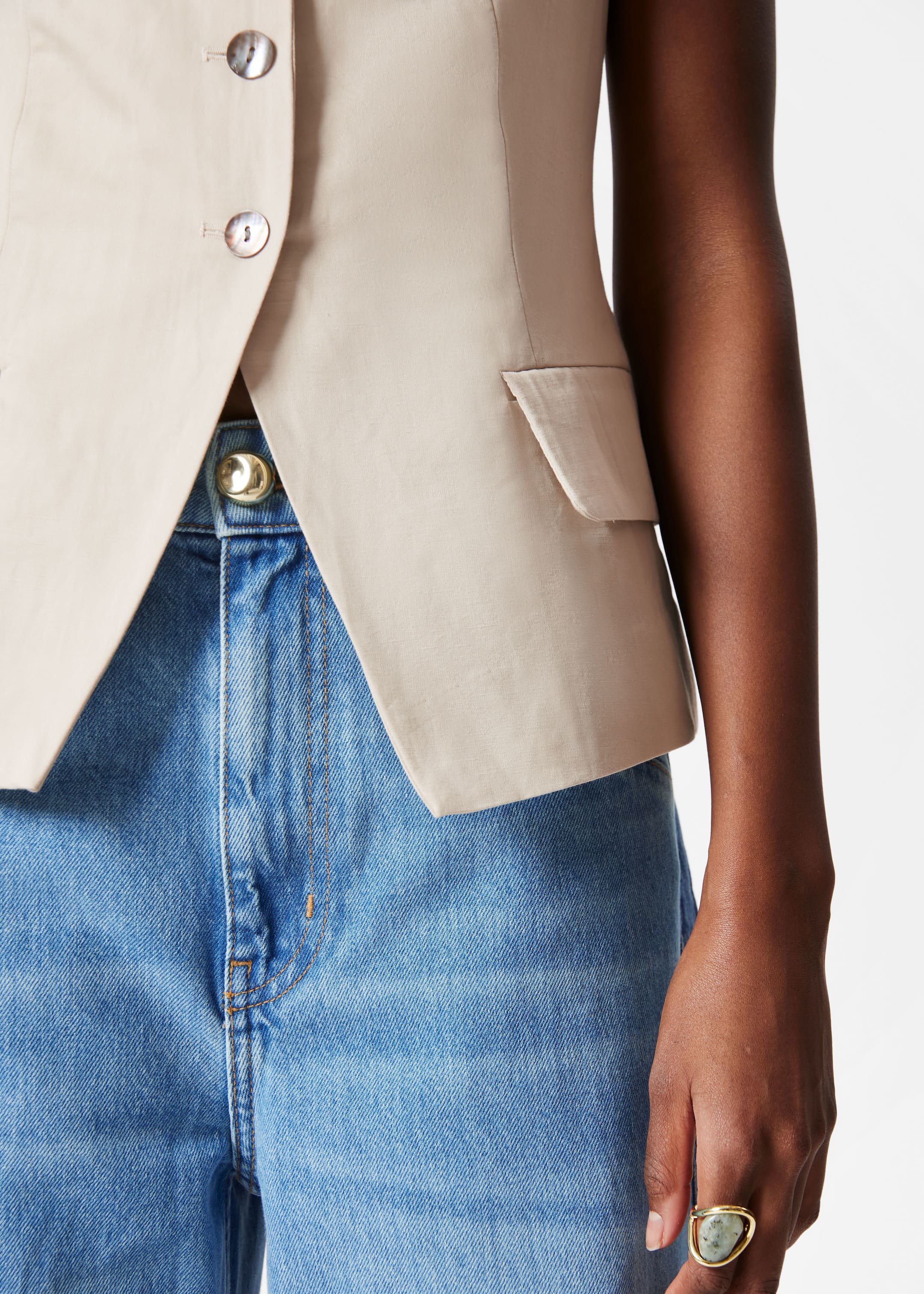 Vis større bilde: Skreddersydd vesttopp - Beige - DAME | H&M NO 2