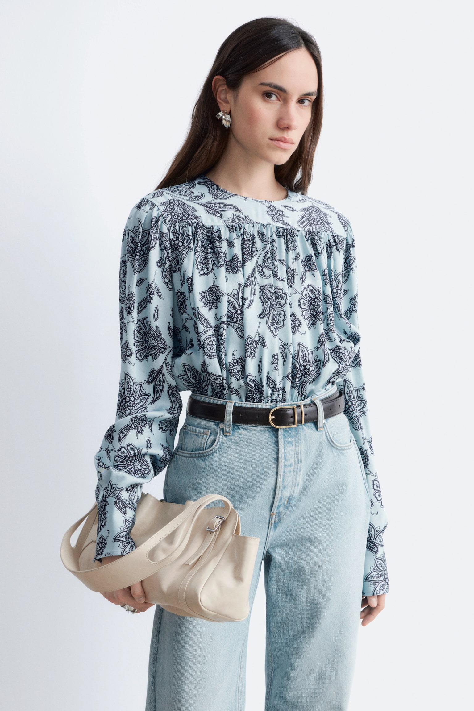 Blusa con arricciature - Motivo cashmere azzurro/Beige - 1