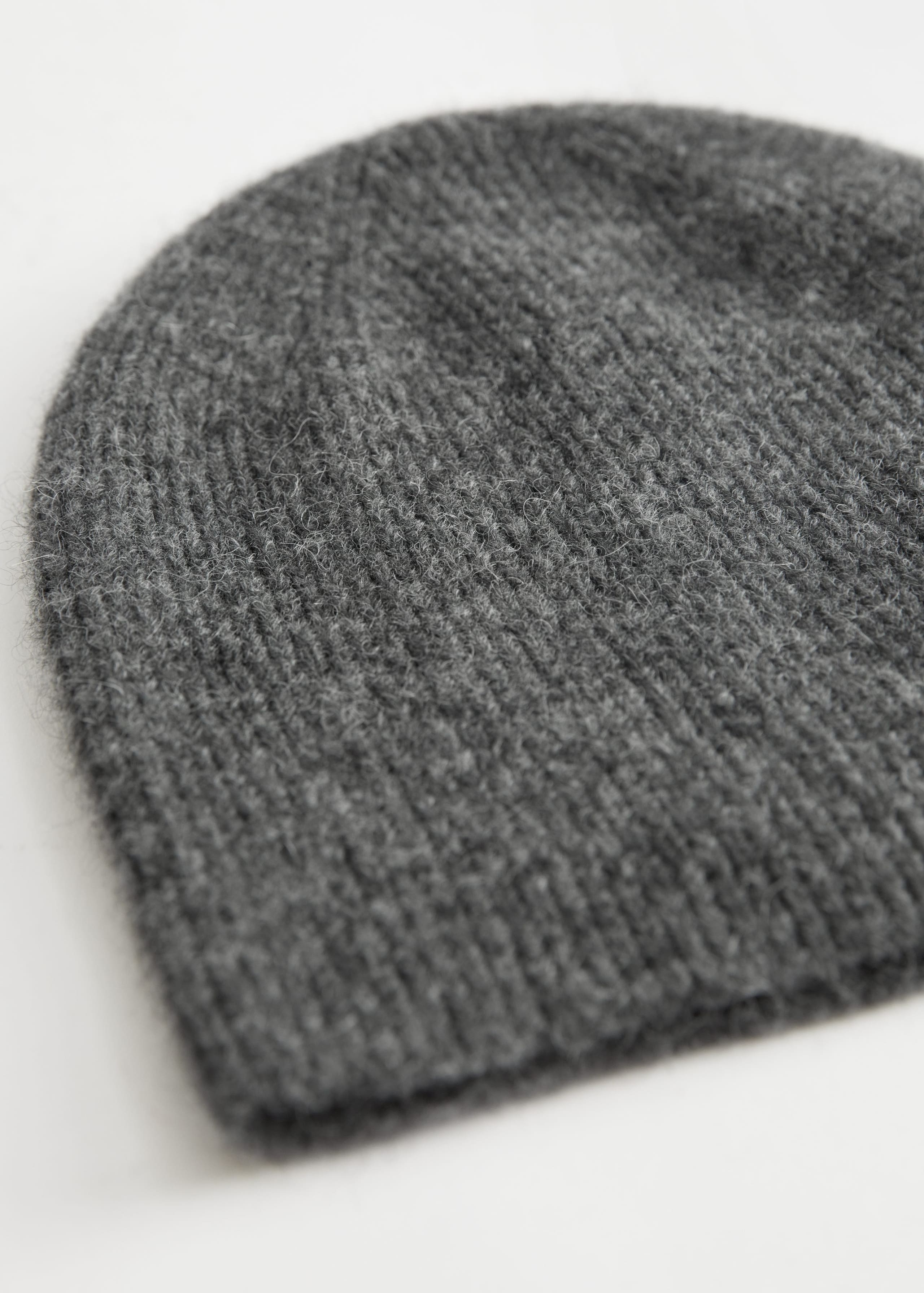 Fuzzy Wool Blend Beanie - {{variantName}} - Beschreibendes Detail