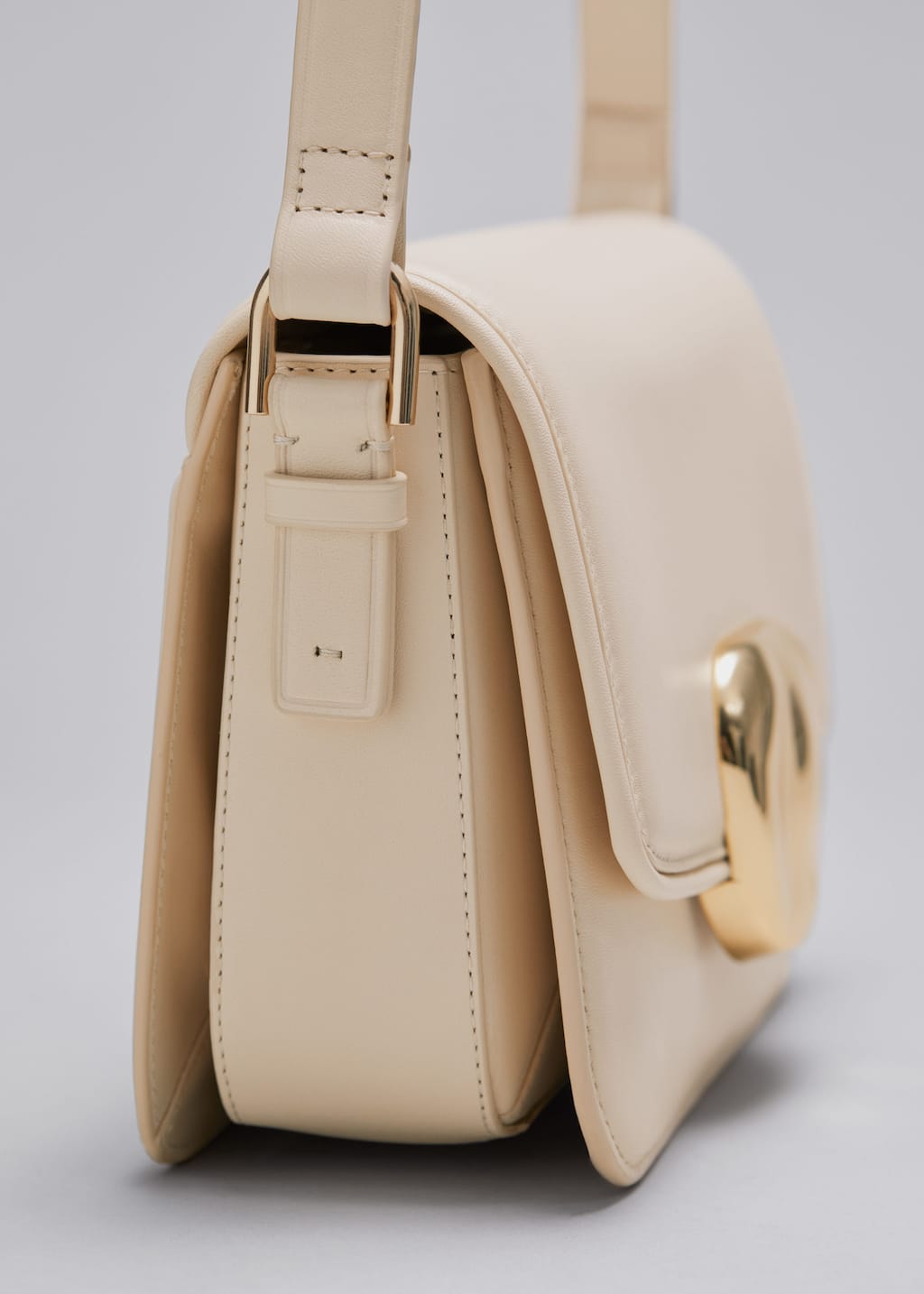 Sculptural Buckle Leather Bag - {{variantName}} - Descriptive Detail